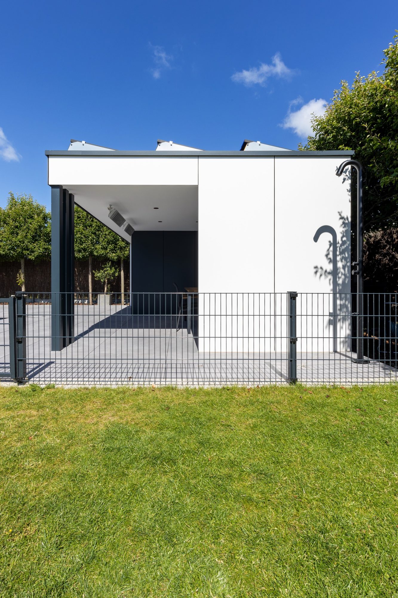 Poolhouse met zonnepanelen