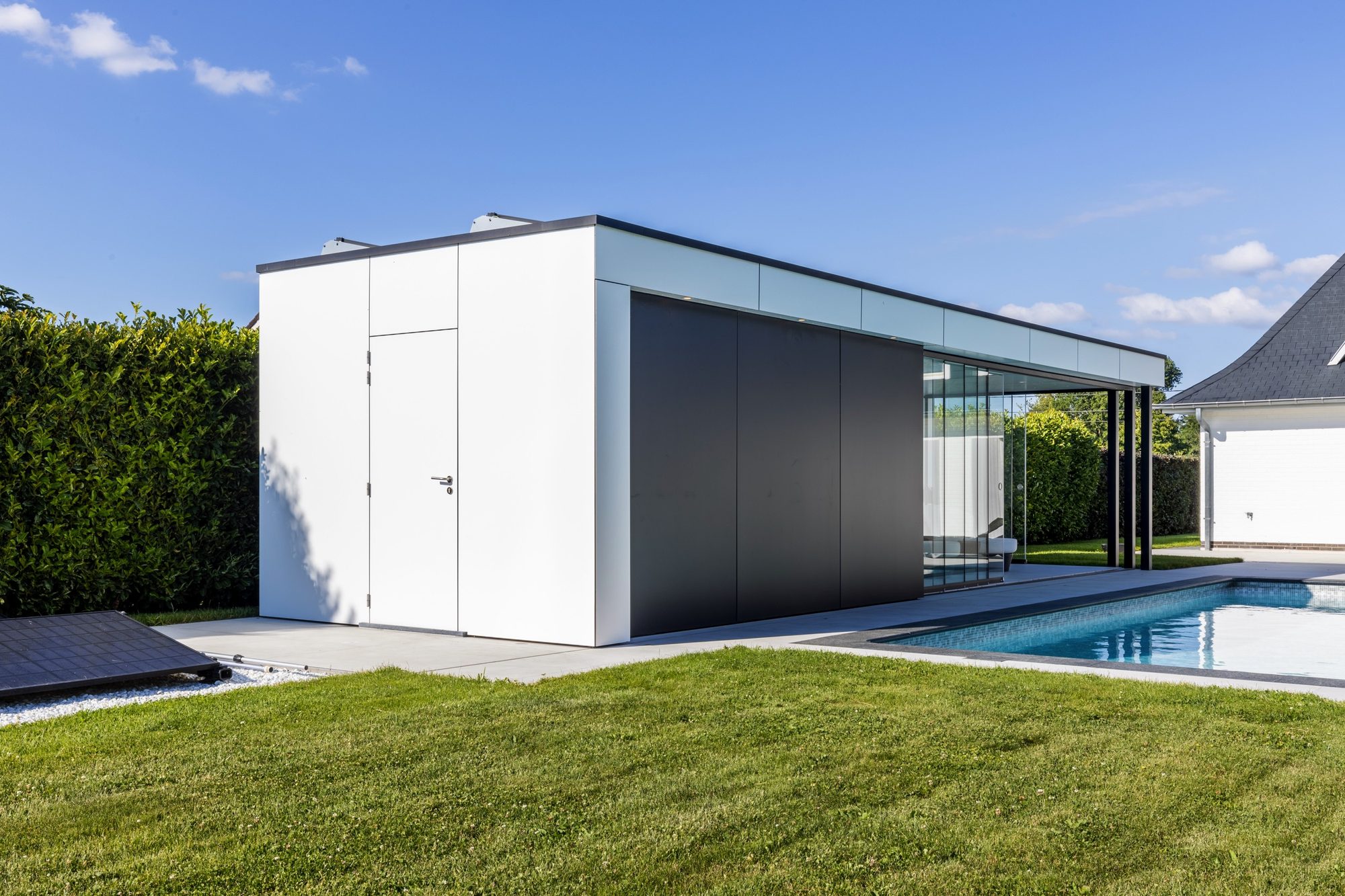 Poolhouse met berging