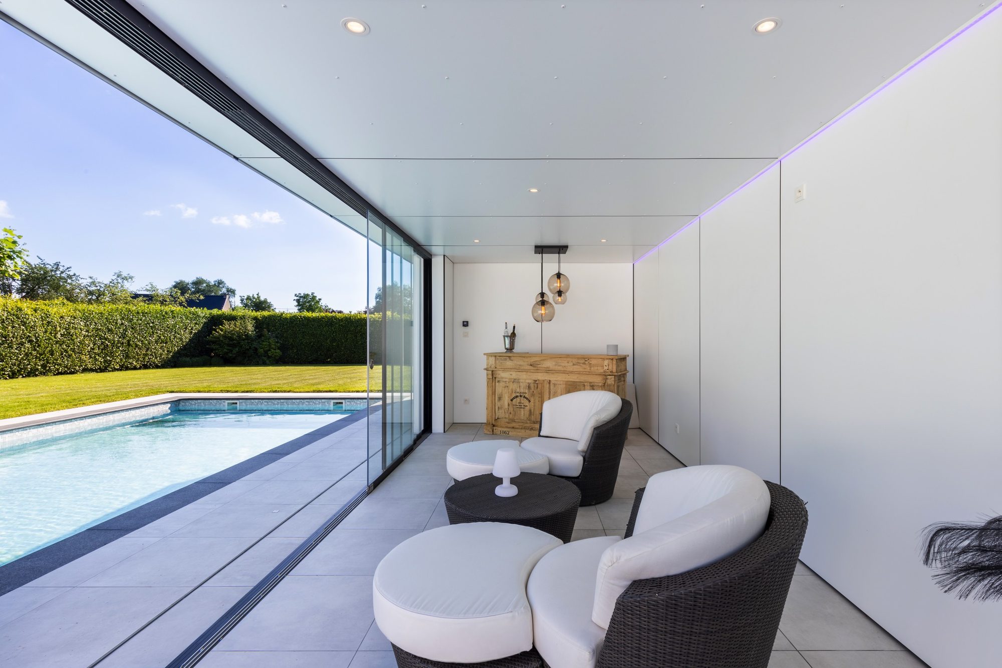 Poolhouse lounge en bar
