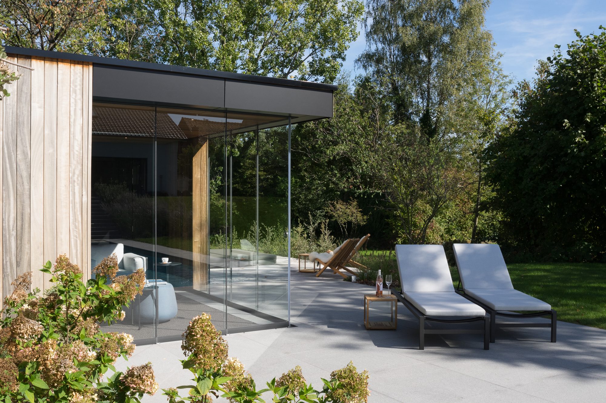 Abri de piscine avec parois coulissantes
