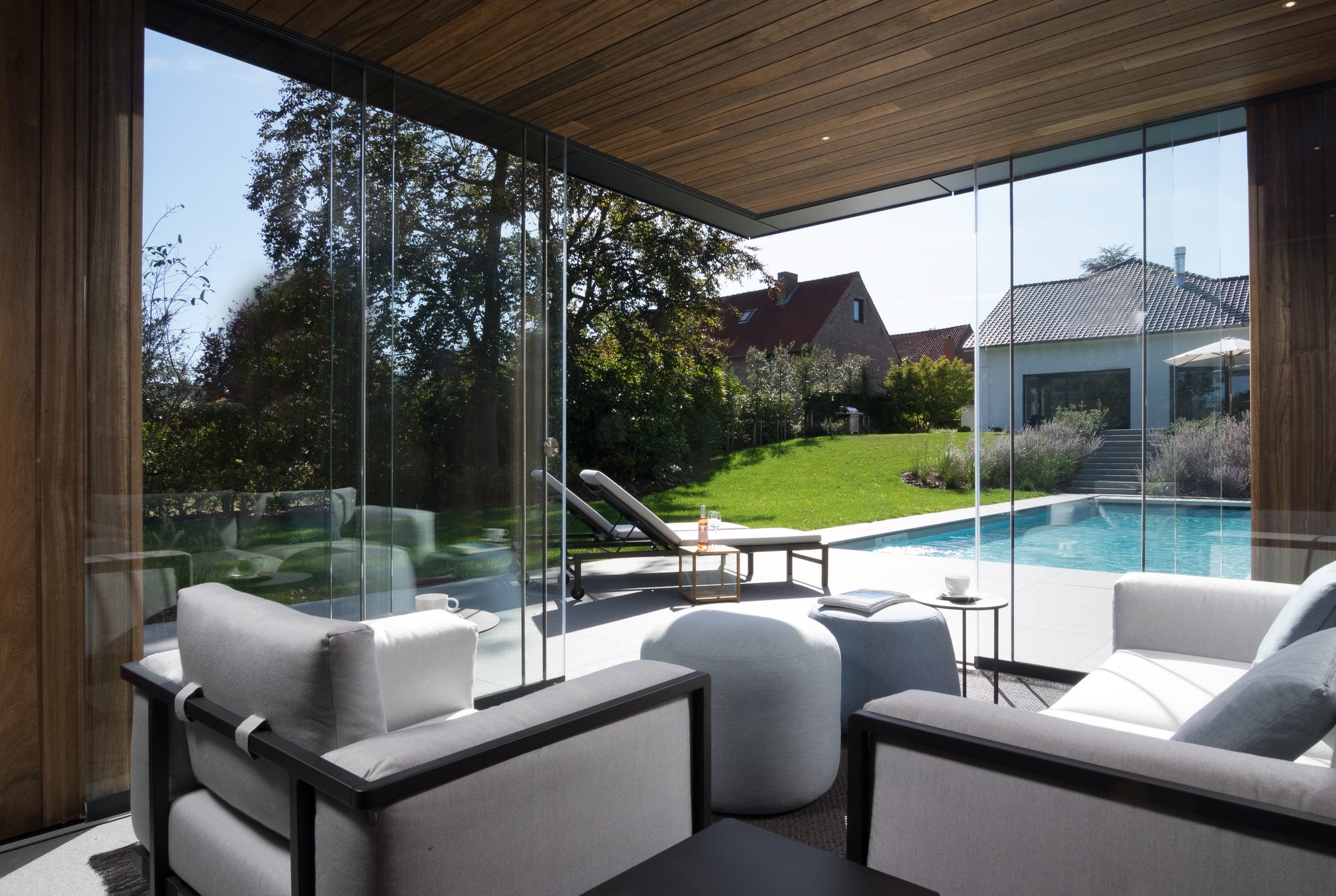 Intérieur pool house avec sauna