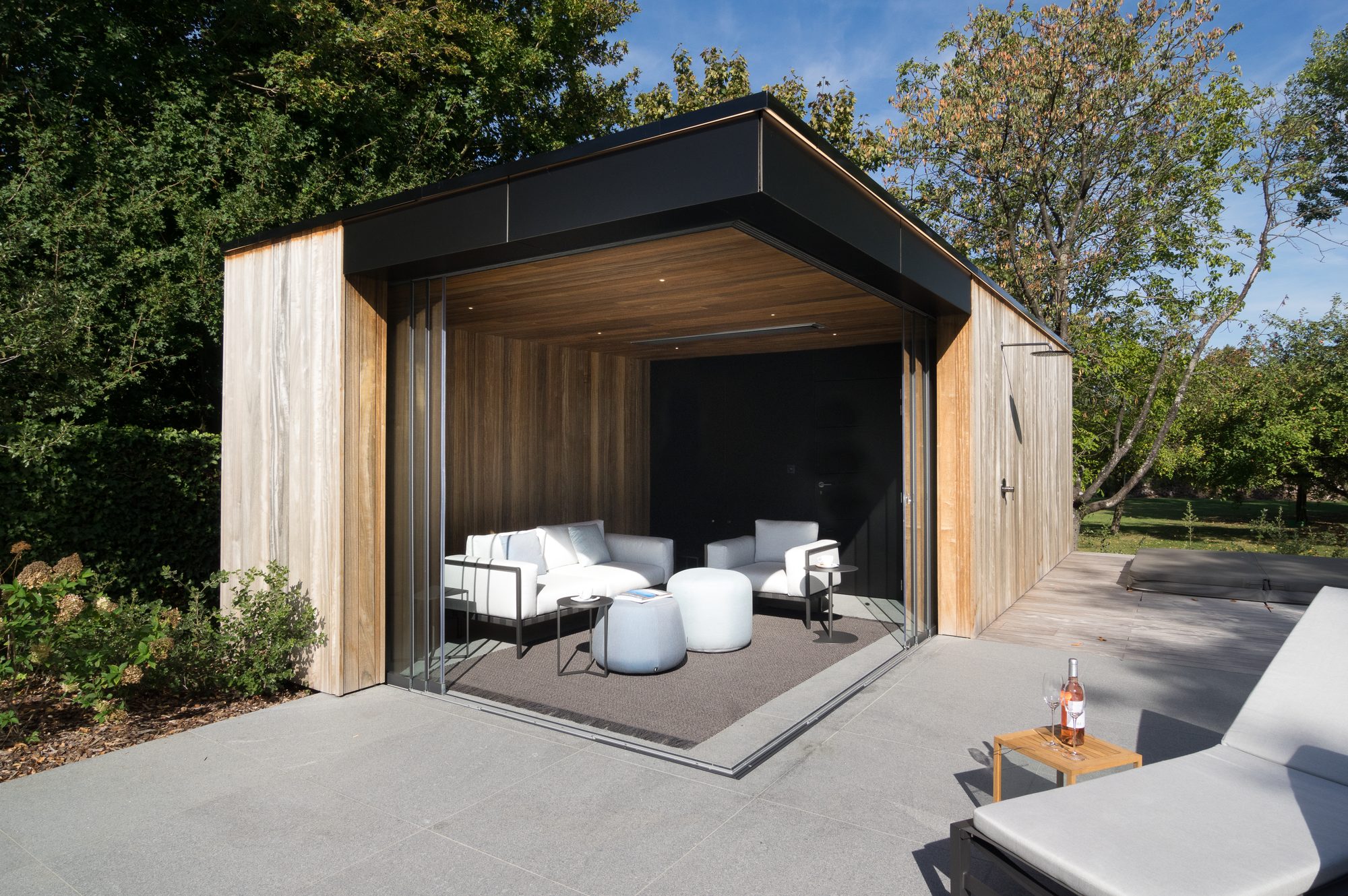 Pool house en padouk avec Trespa