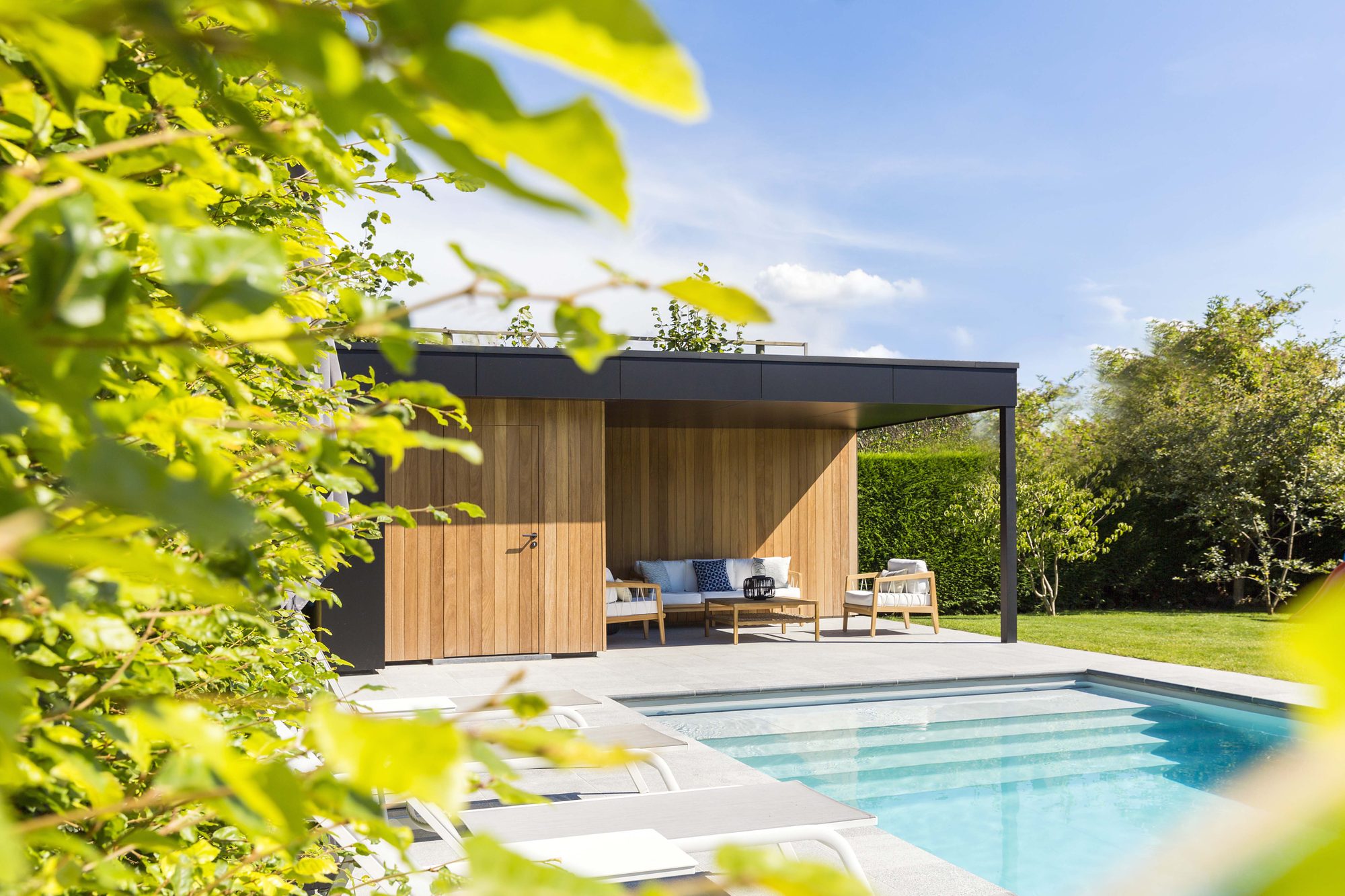Bijgebouw met Trespa en hout