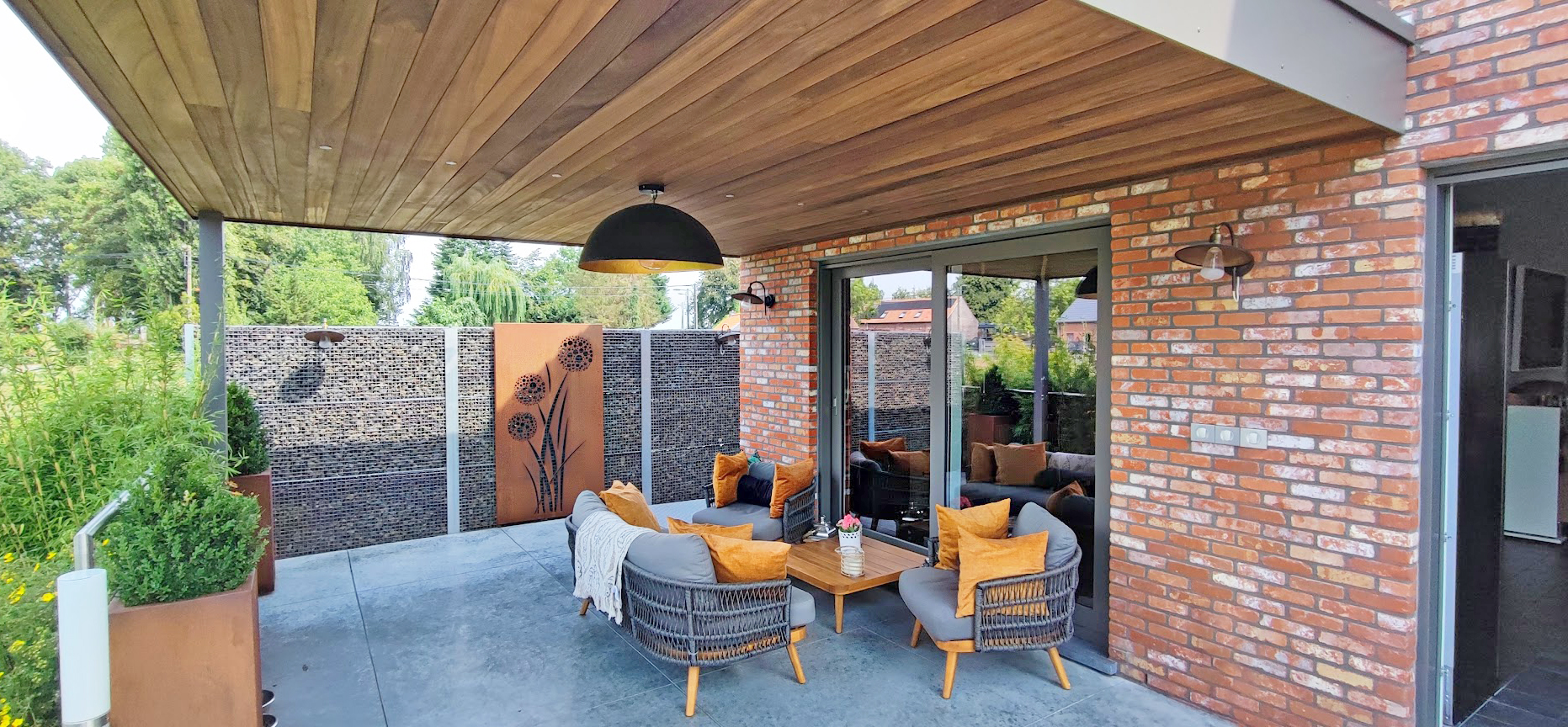Pergola avec plafond en bois