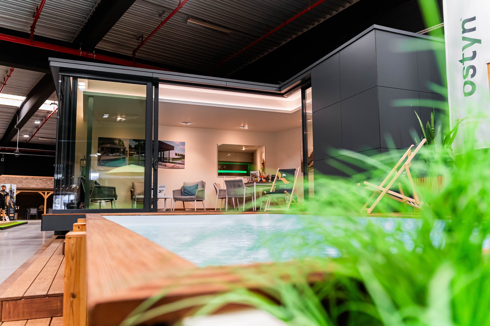 Pool house en Trespa au showroom d'Ostyn