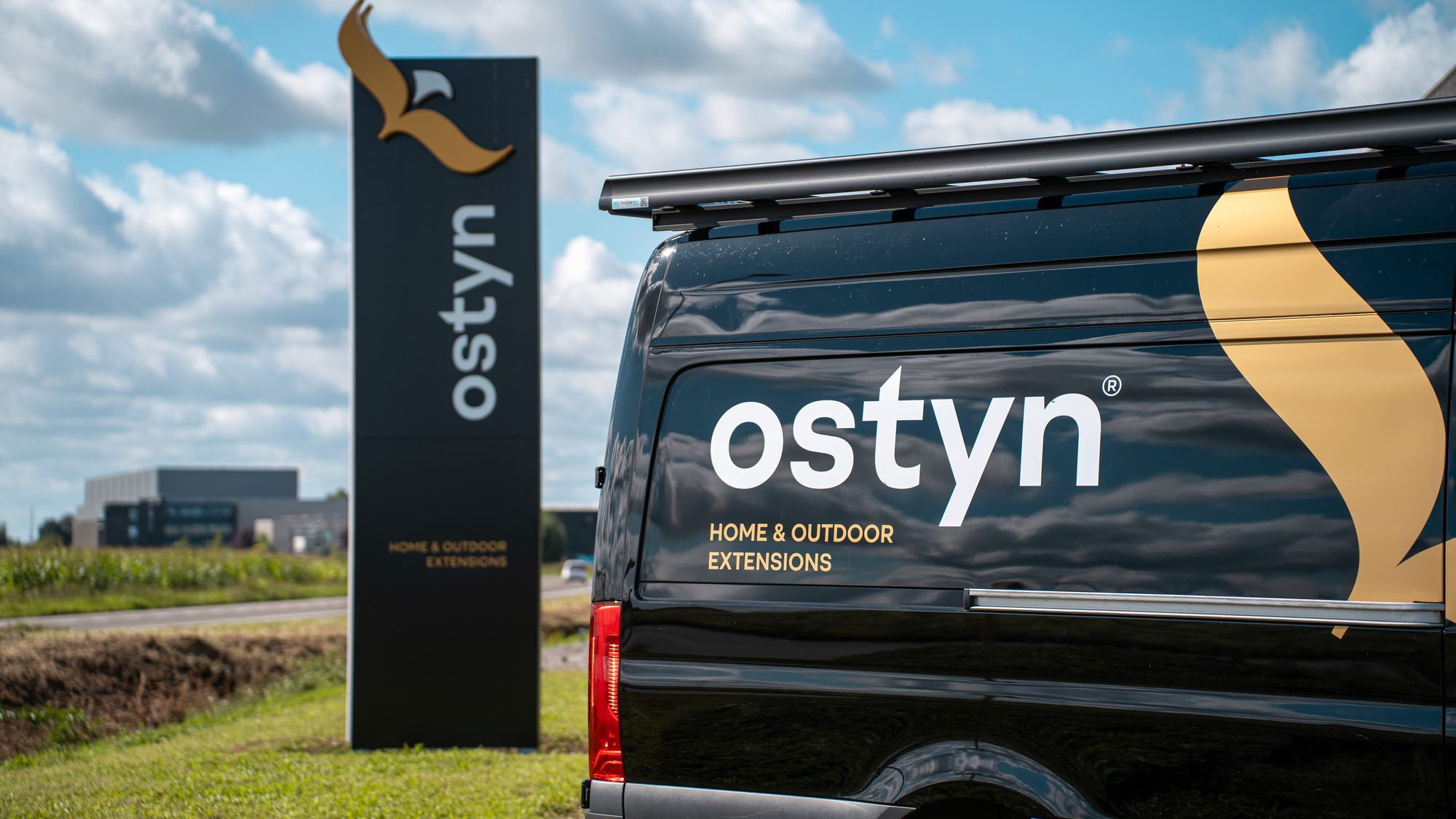 Camionnette d'Ostyn au showroom Ostyn à Dottignies