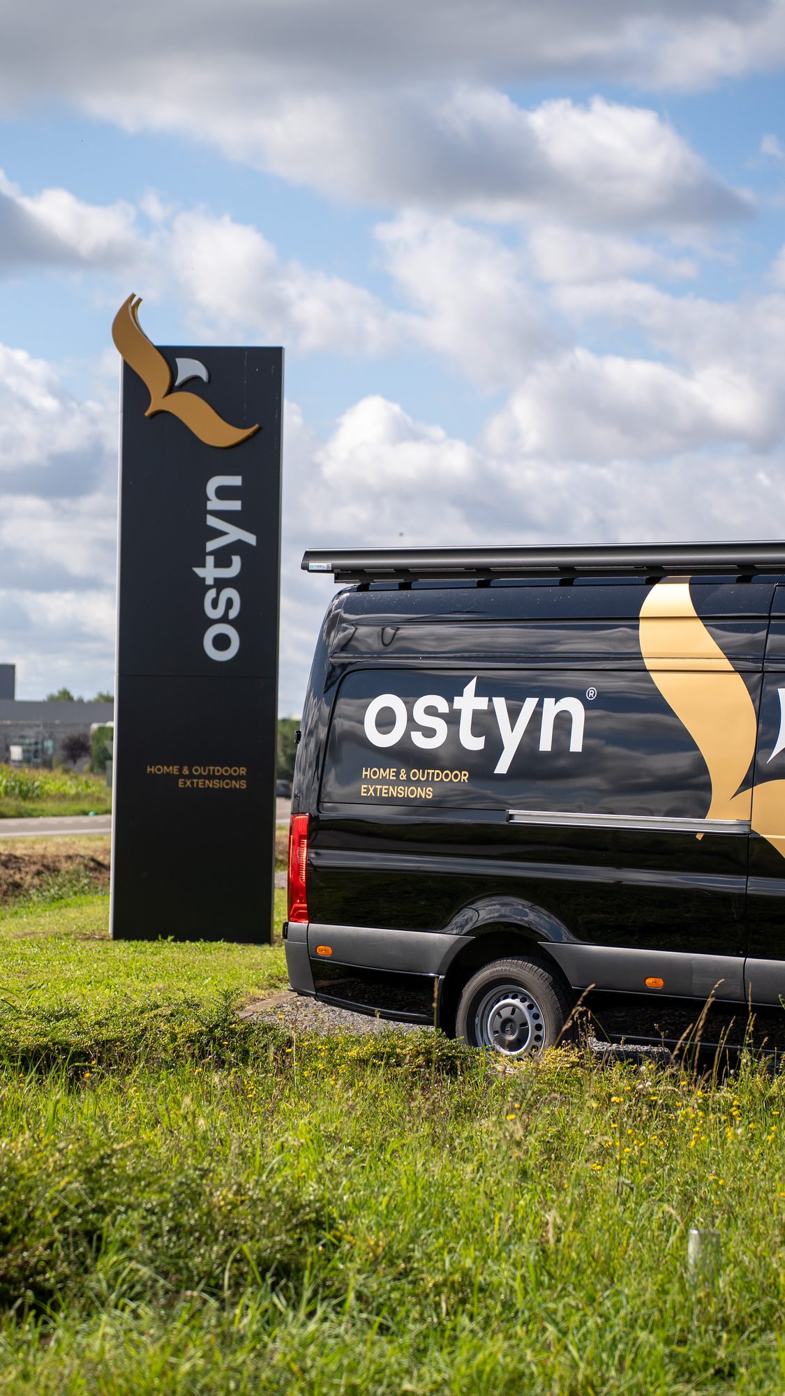 Camionnette d'Ostyn au showroom Ostyn à Dottignies