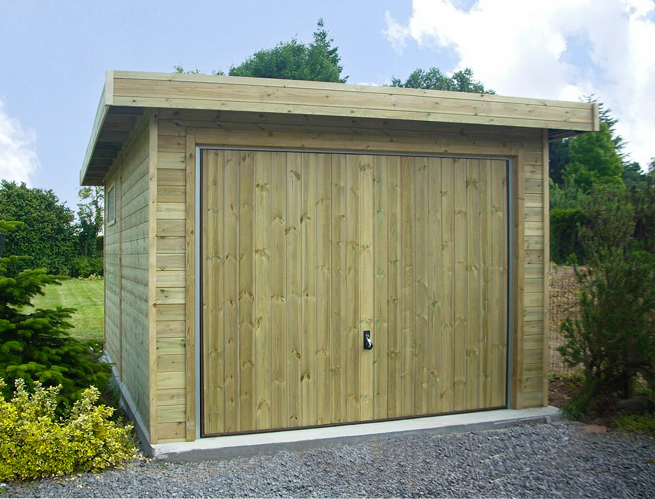 Moderne houten garage met kantelpoort