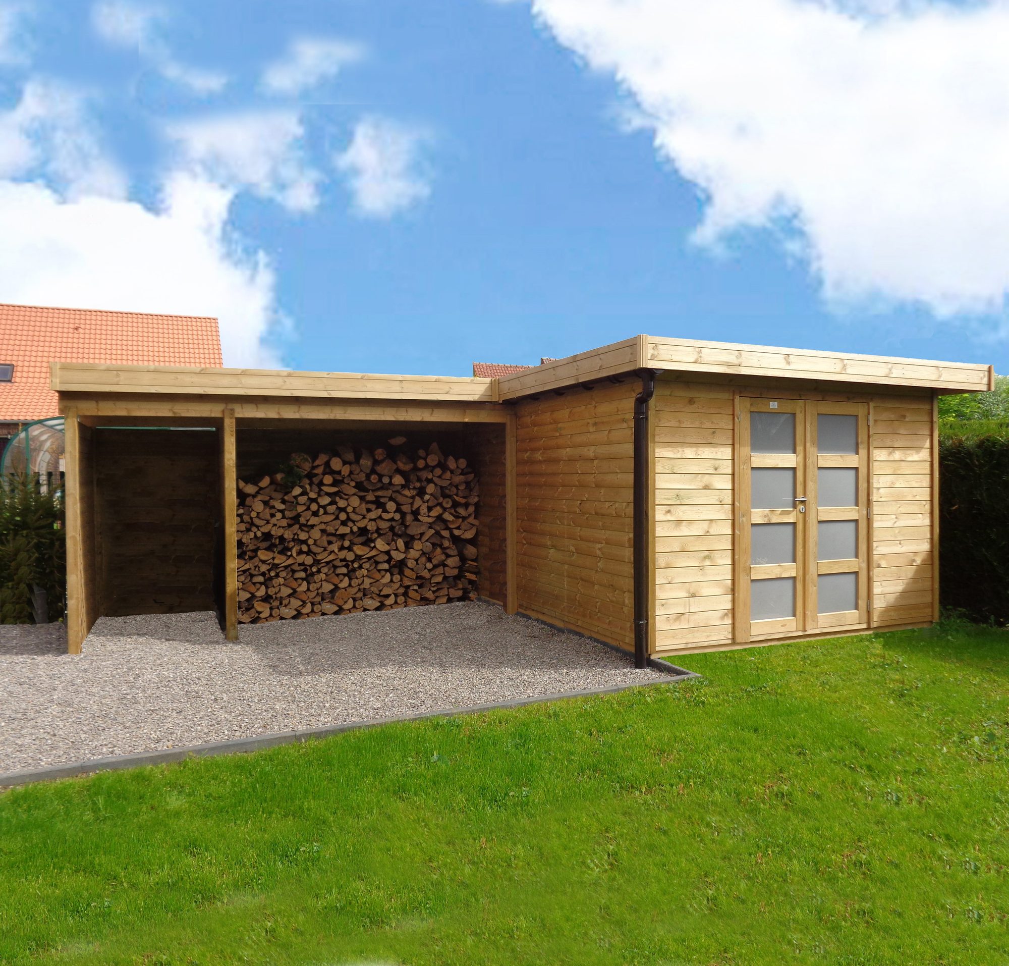 Houten tuinberging met houtstapelplaats