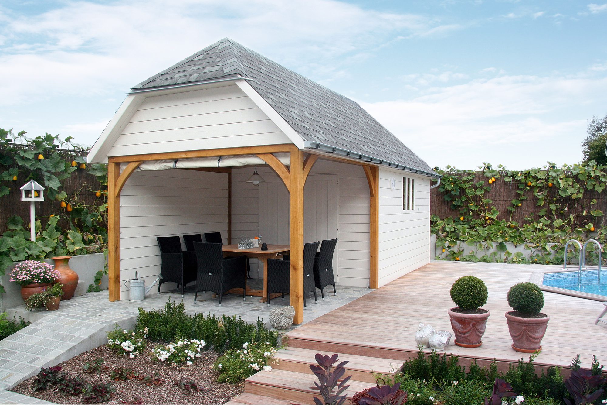 Cottage poolhouse