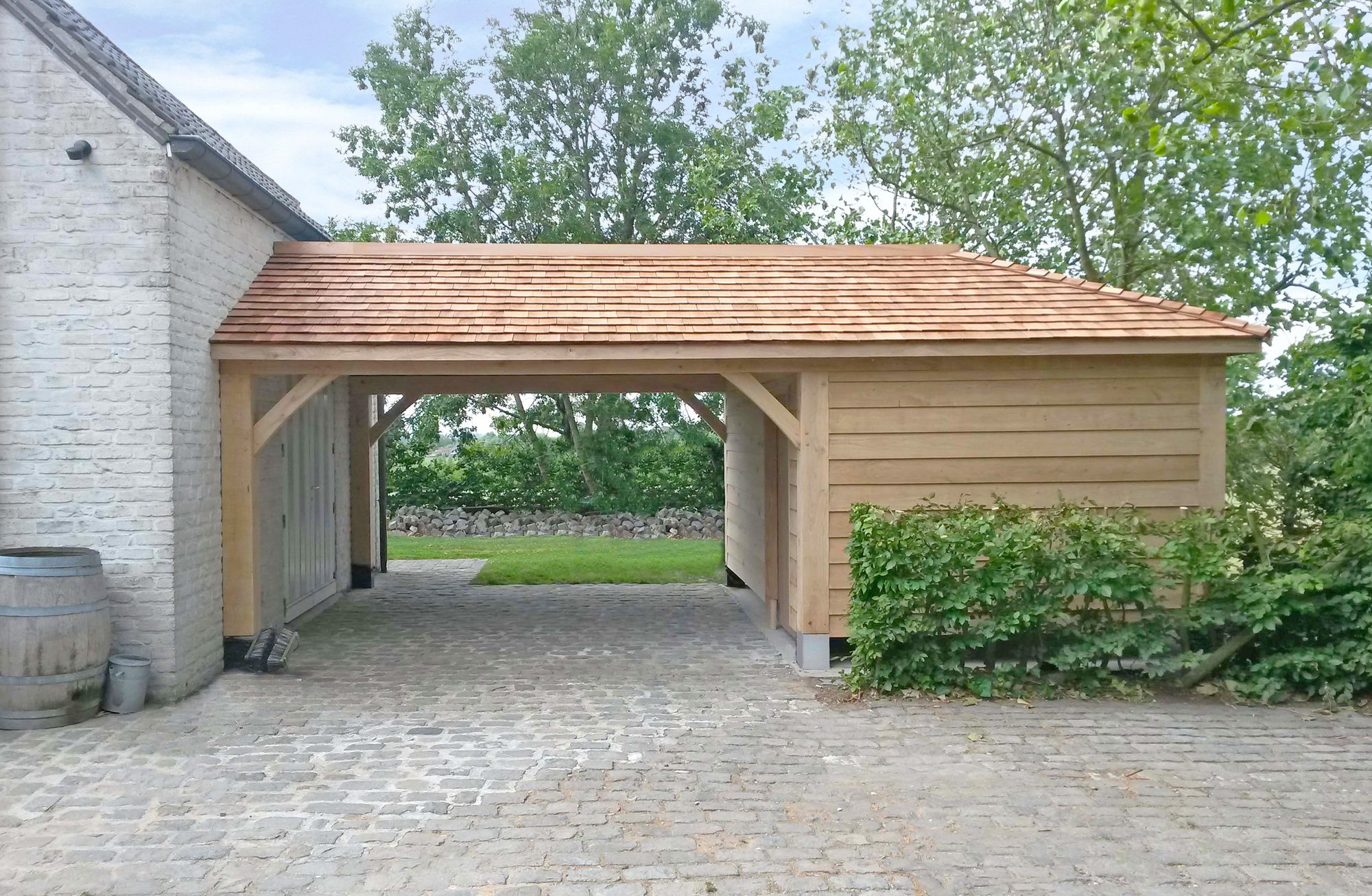 Cottage carport adossé avec rangement
