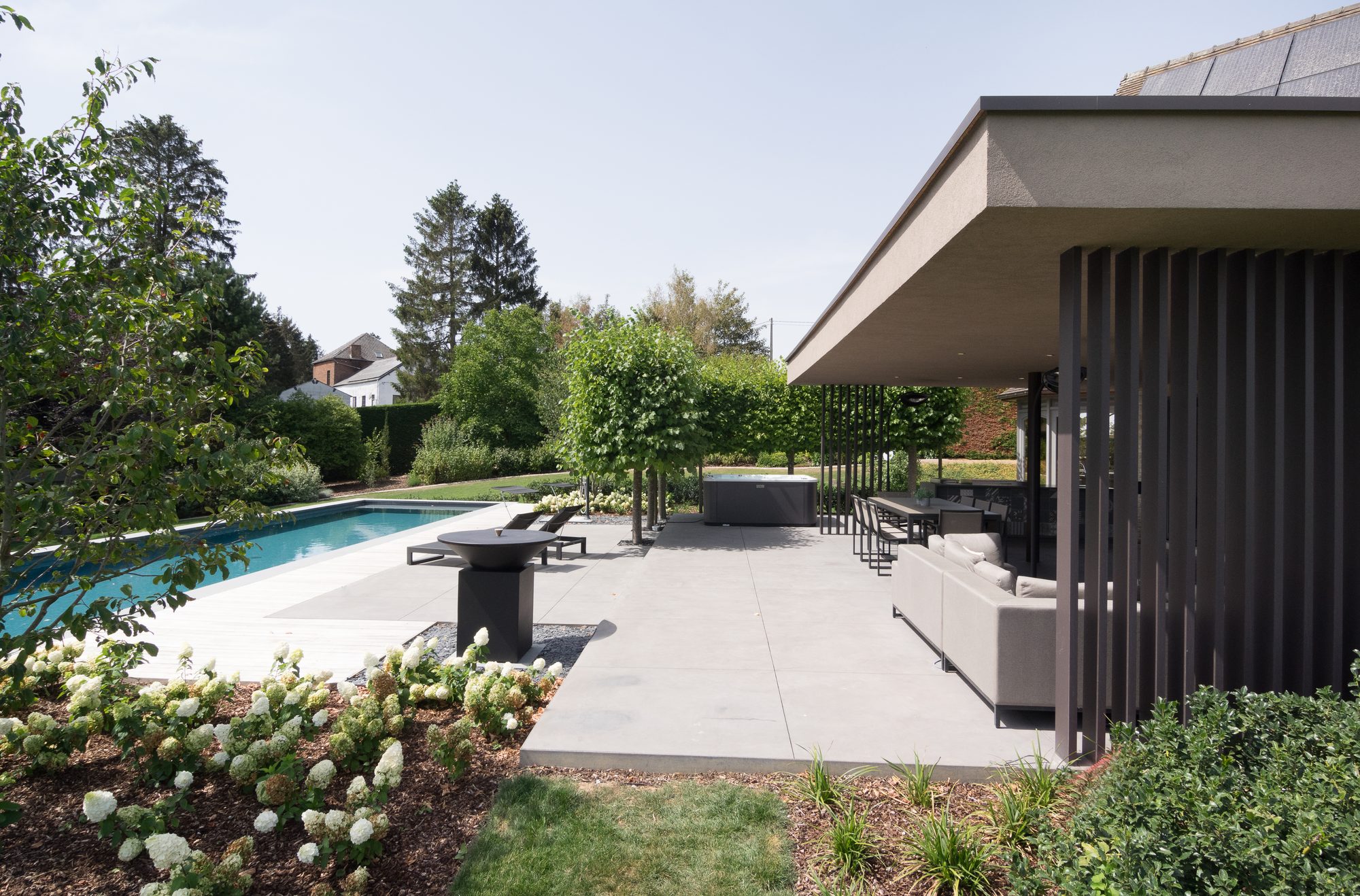 Couverture de terrasse moderne en crépi