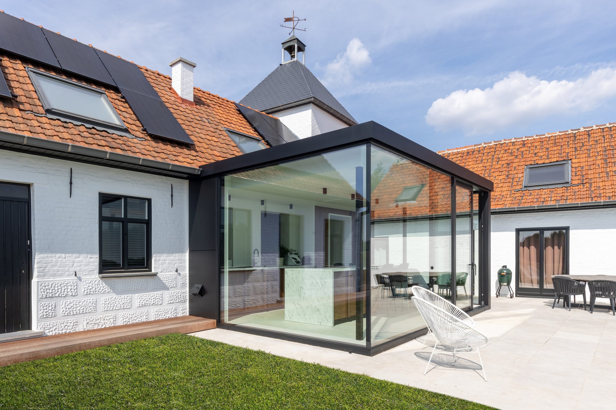 Moderne en minimalistische uitbouw