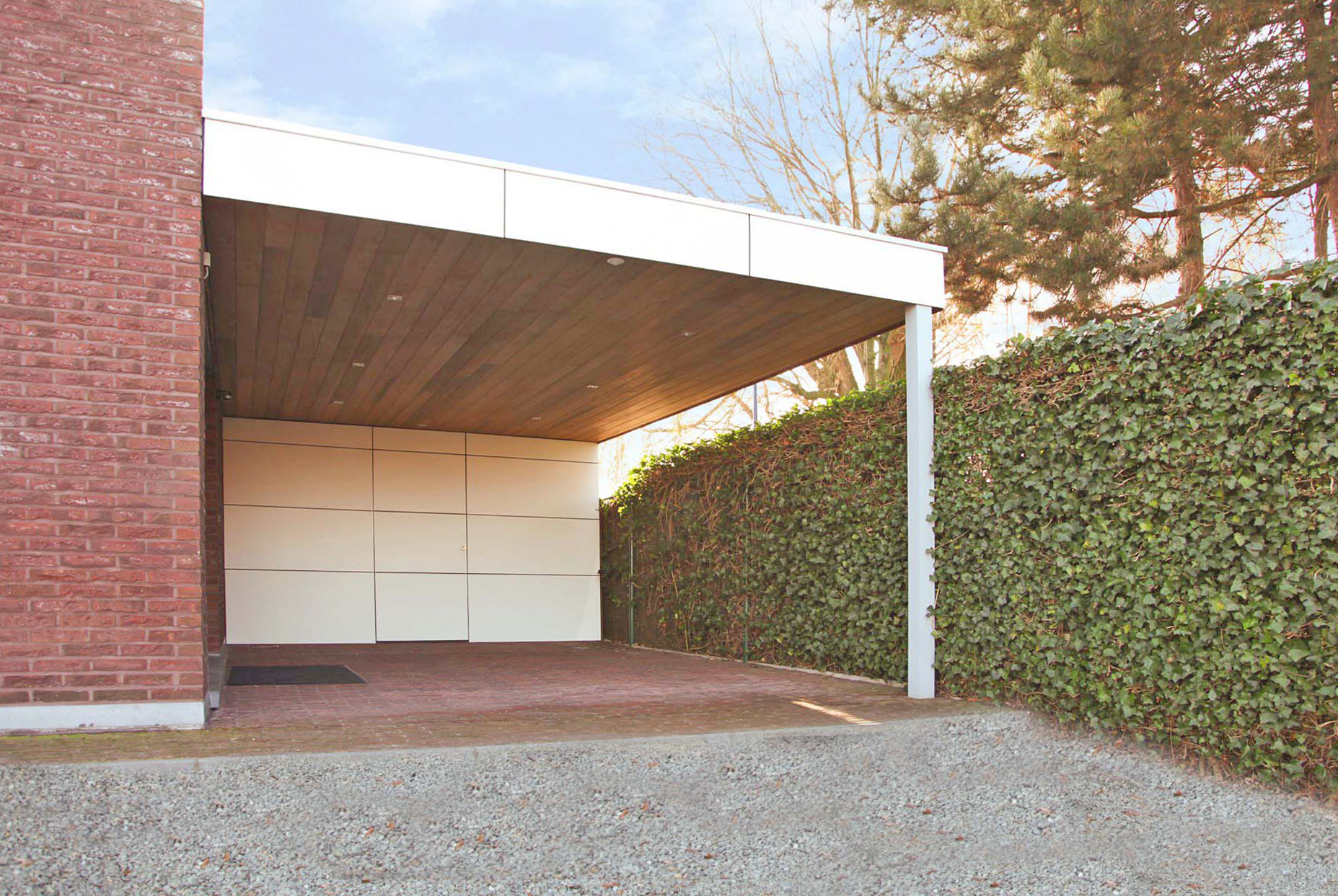 Carport adossé avec abri en Trespa