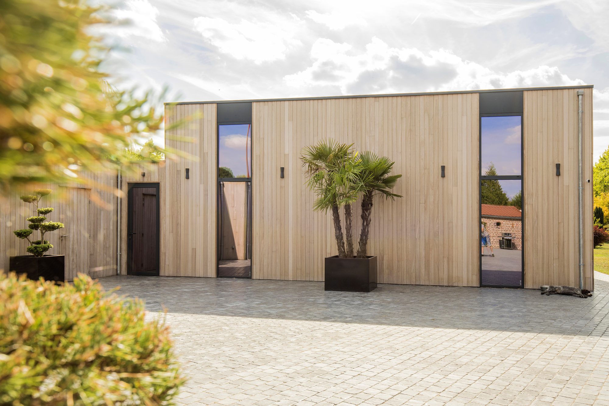 Extension exclusive en bois avec menuiserie en aluminium