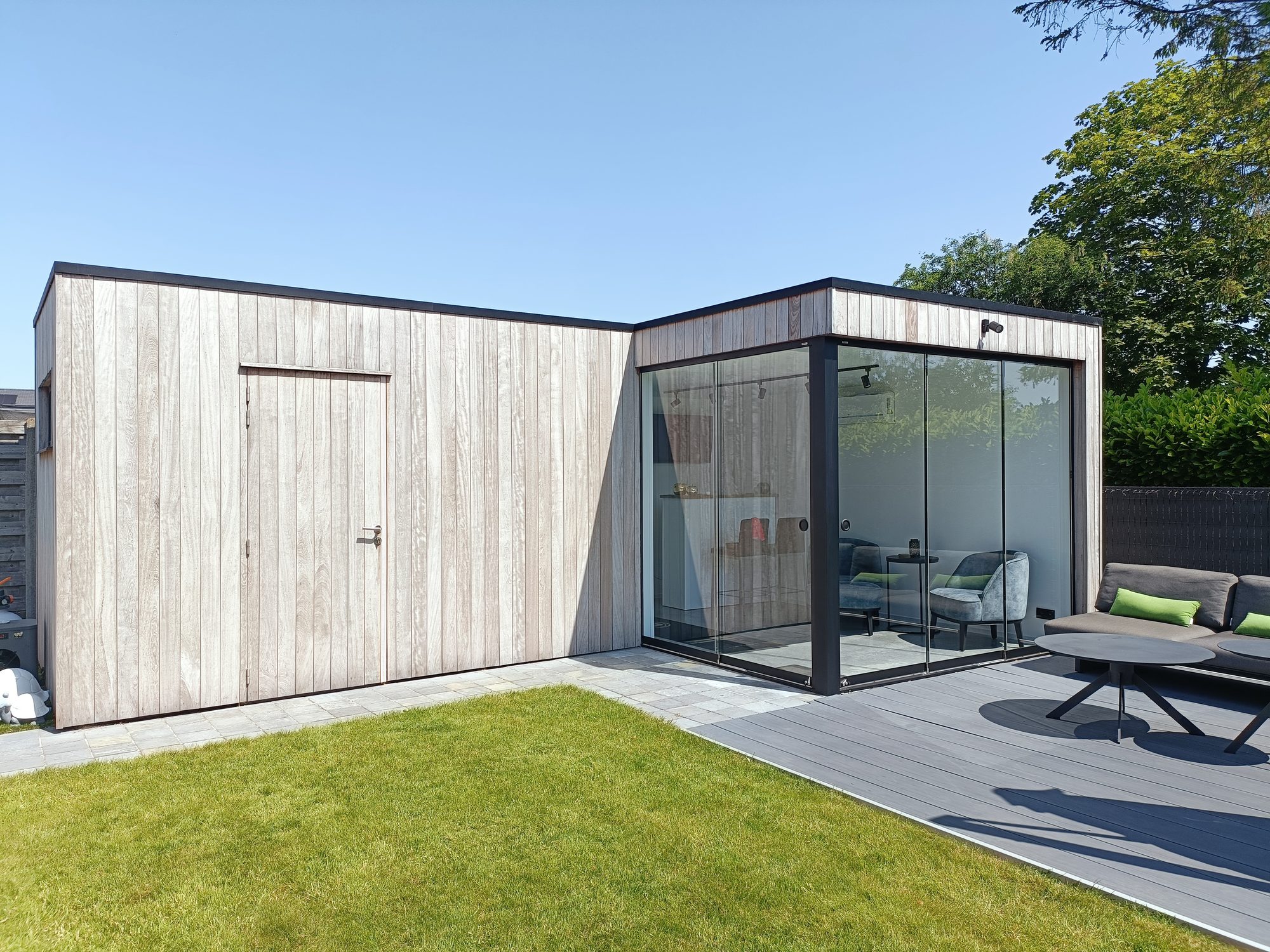 Houten poolhouse in iroko met berging