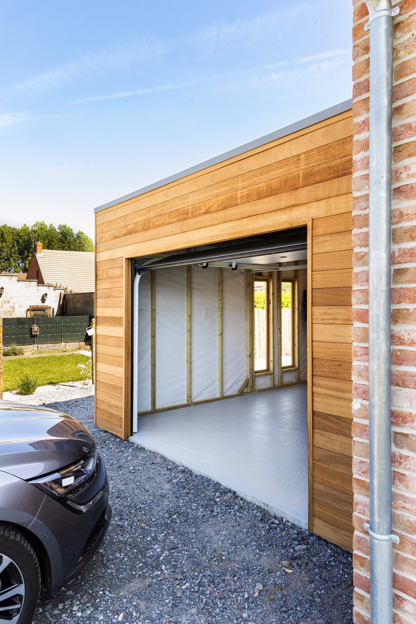 Garage avec porte sectionnelle