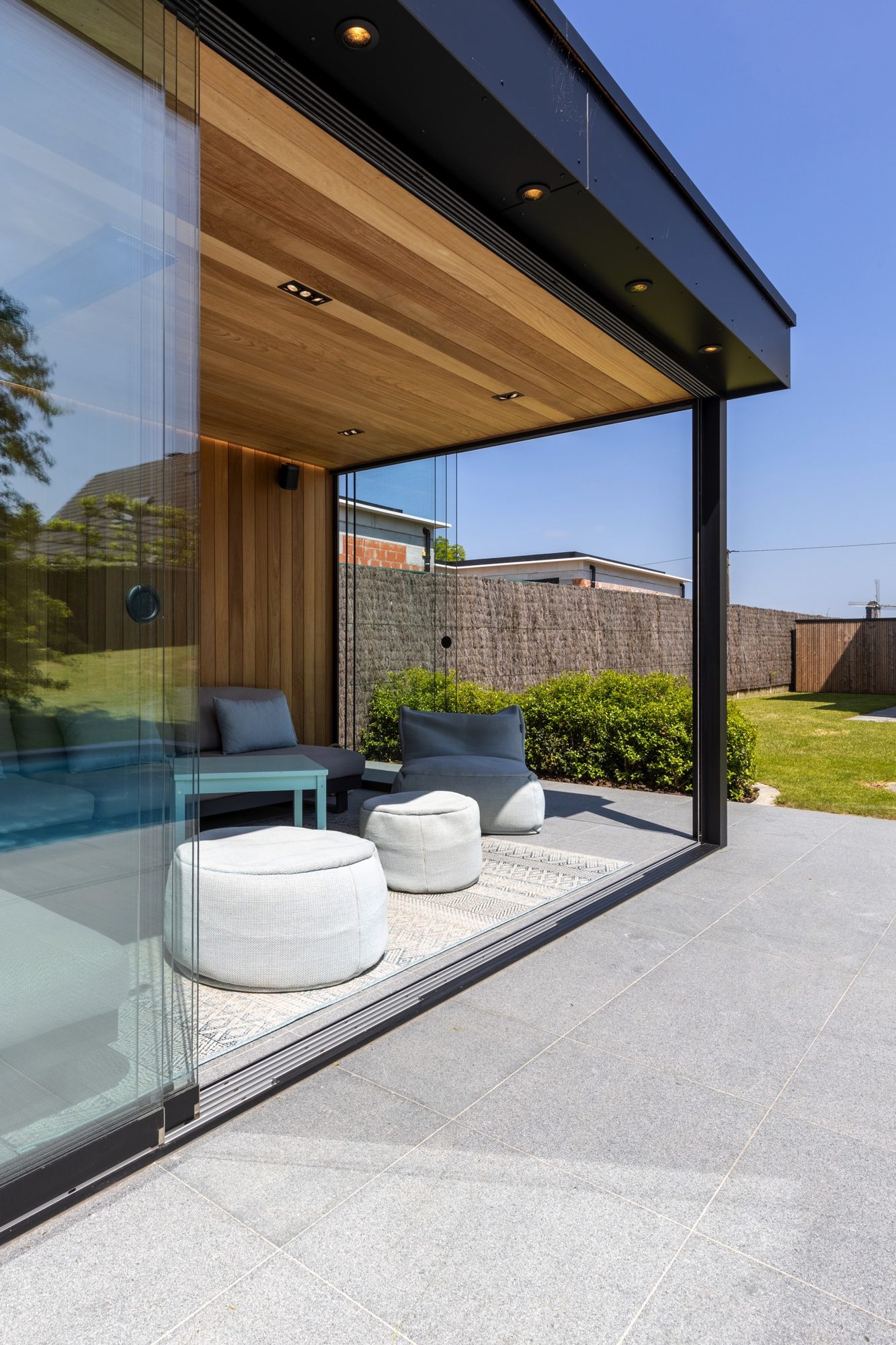 Poolhouse met overkapping
