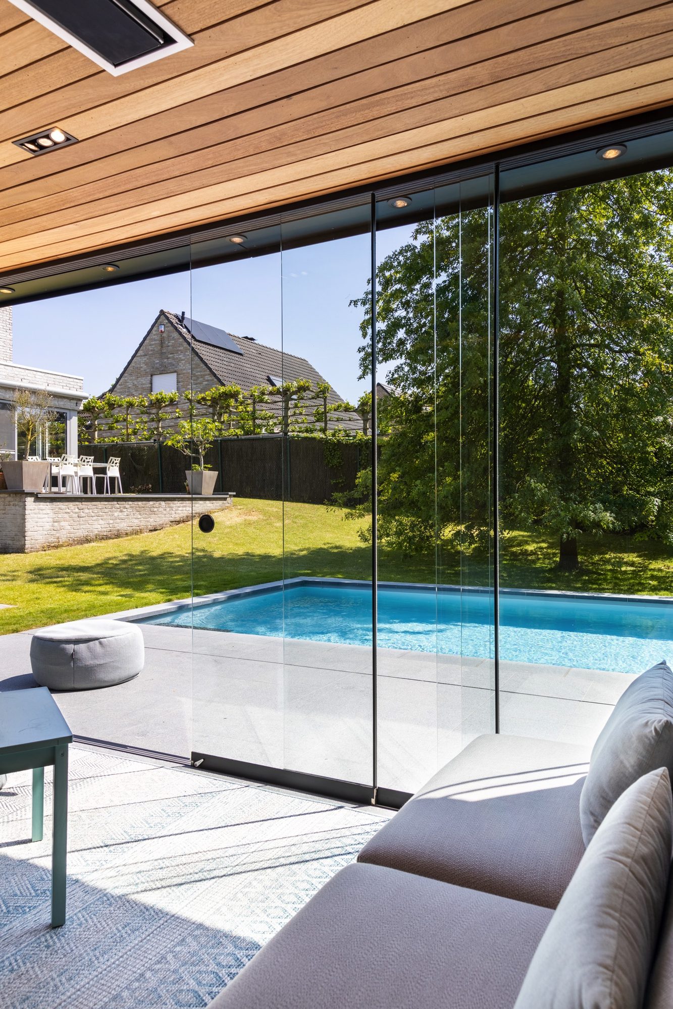 Poolhouse met glaswanden
