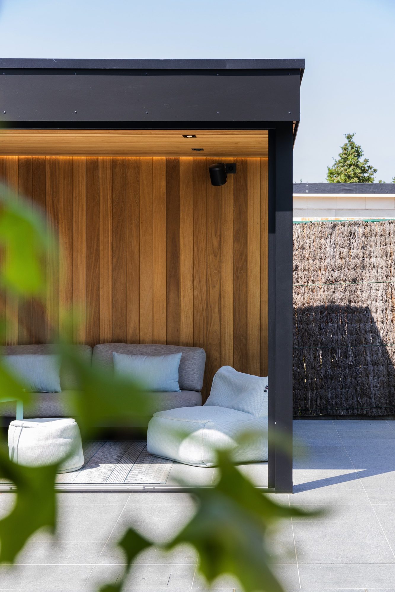 Lounge in poolhouse
