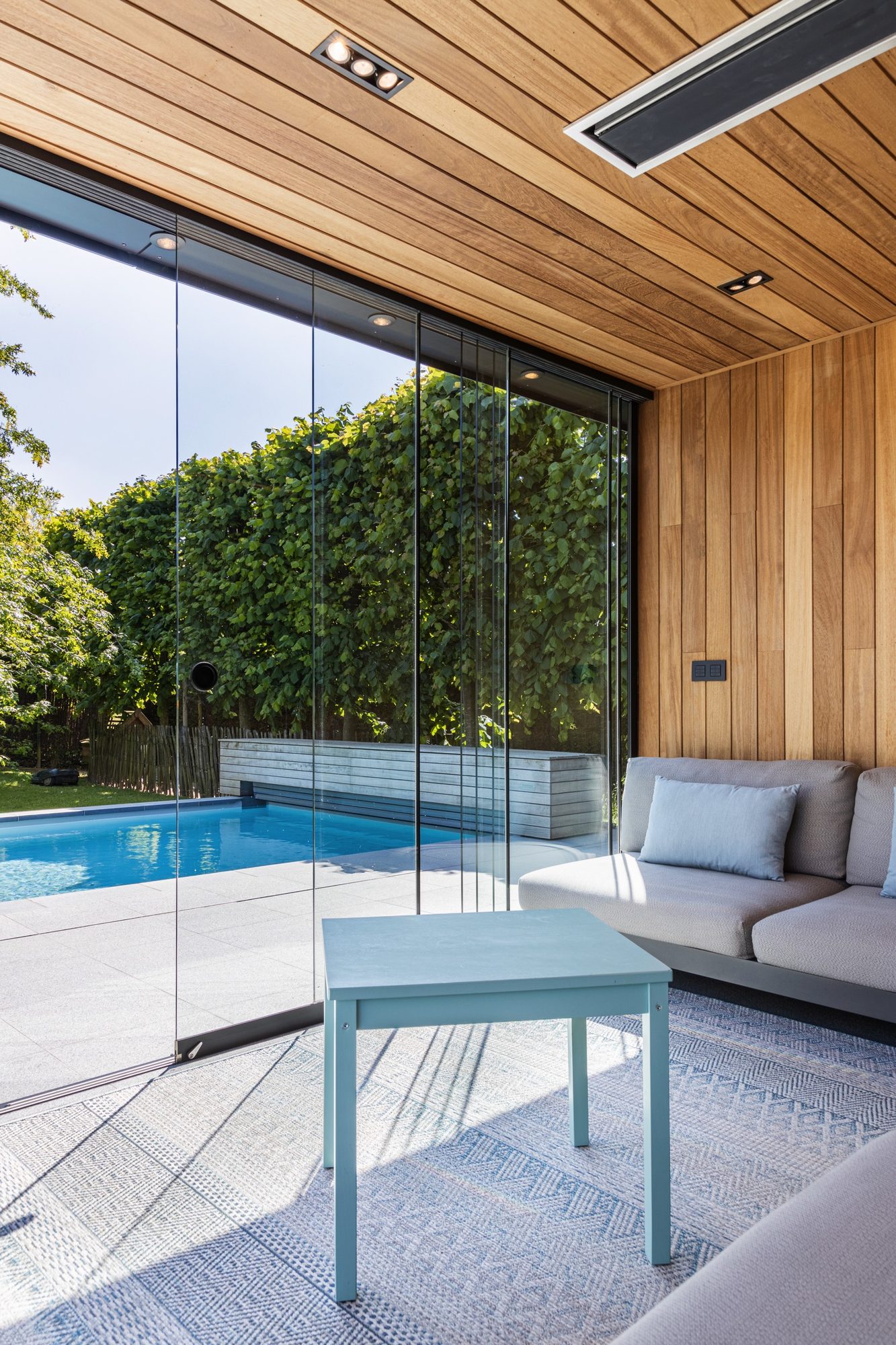 Afgesloten zitruimte in poolhouse