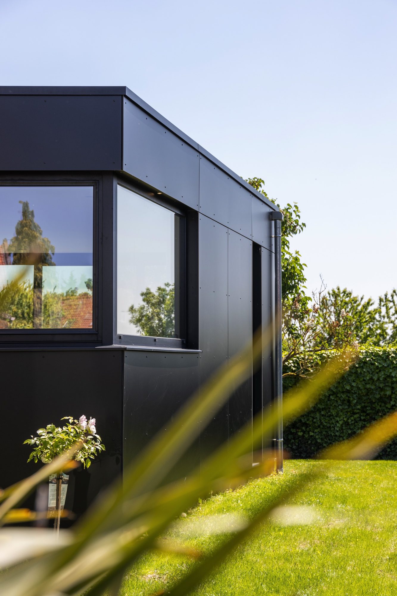 Extension moderne avec panneaux en Trespa