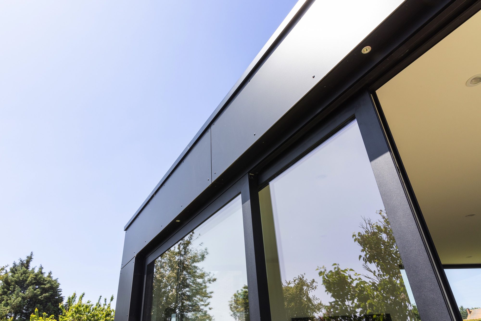 Bandeau en Trespa d'une annexe