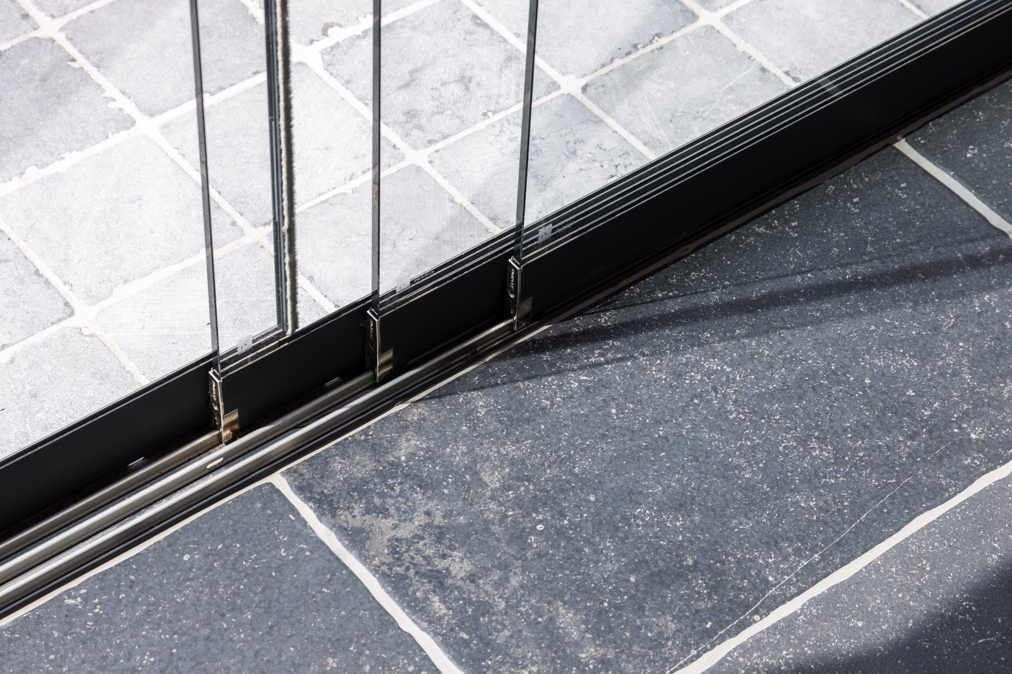 Ingewerkte rails Sunflex schuiframen