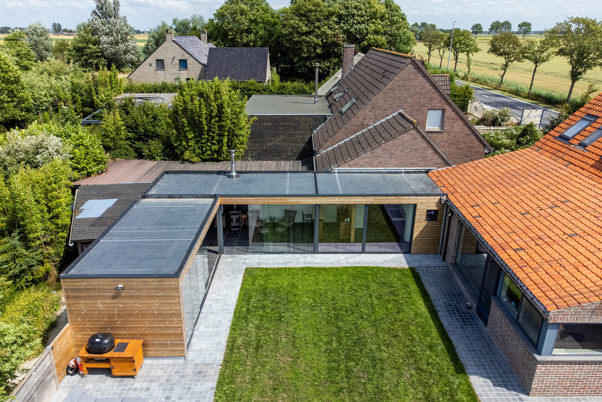 Houten uitbouw met plat dak in EPDM