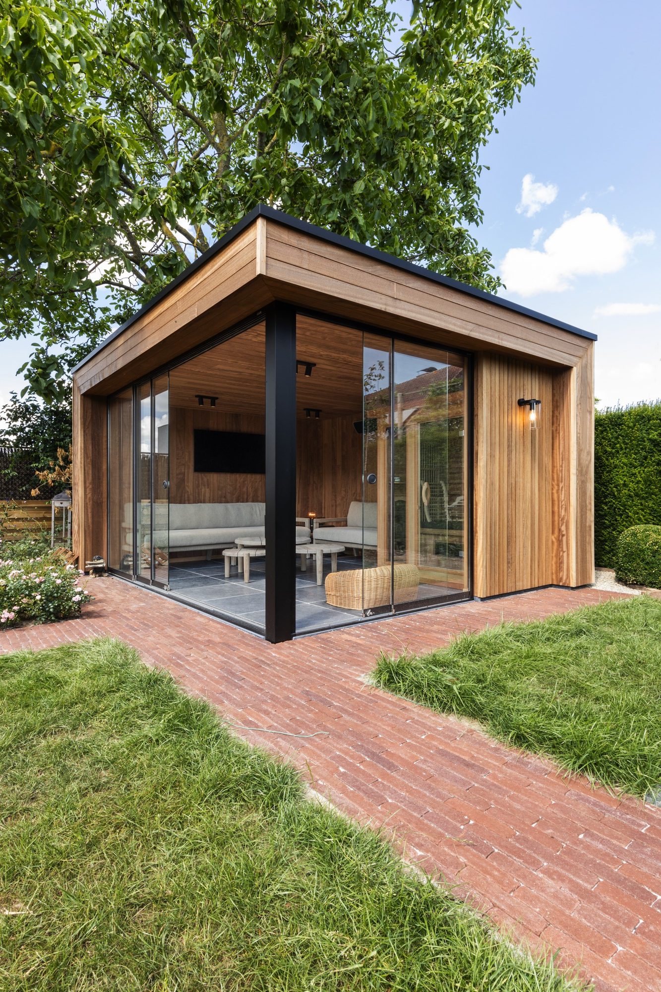 Tuingebouw met hout en aluminium
