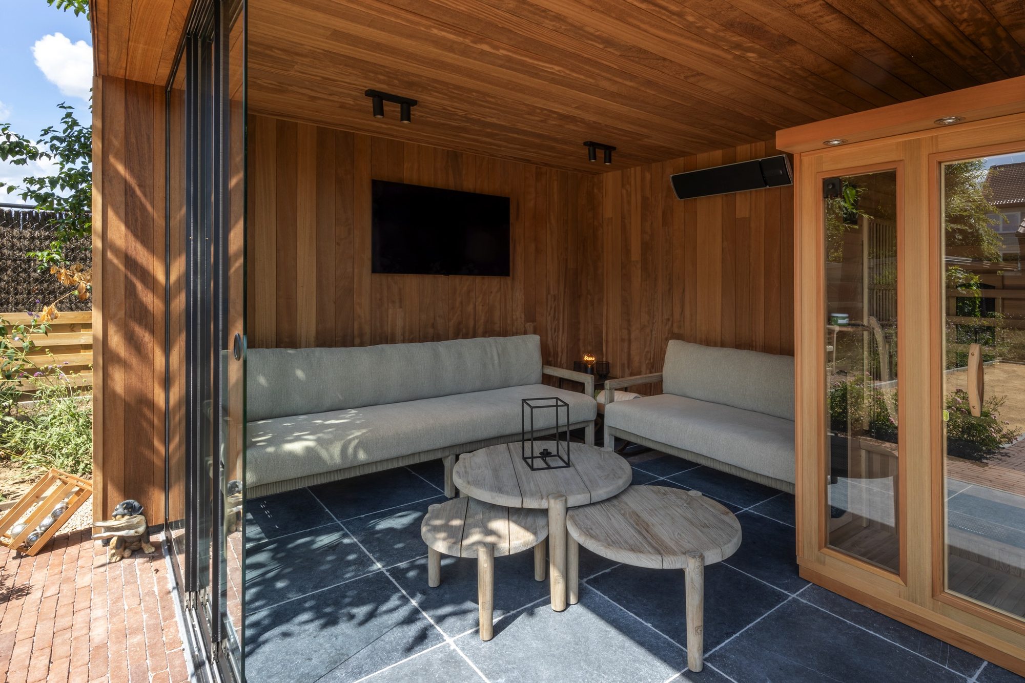 Ruime tuinkamer met sauna