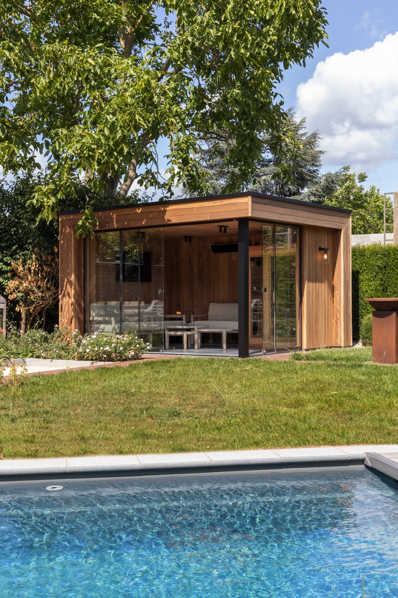 Tuinkamer aan zwembad