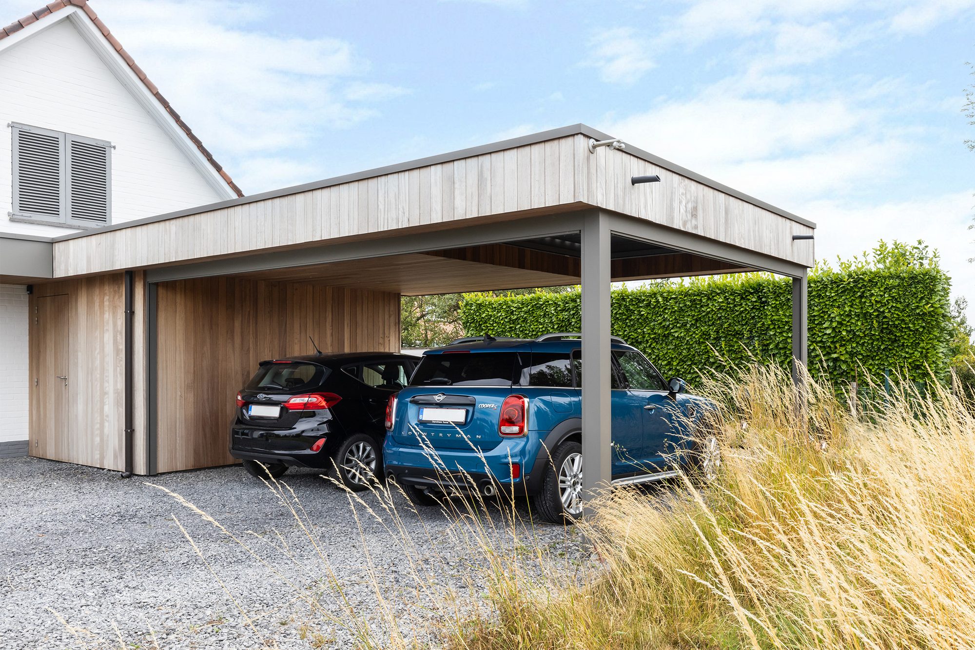 Carport moderne adossé avec abri