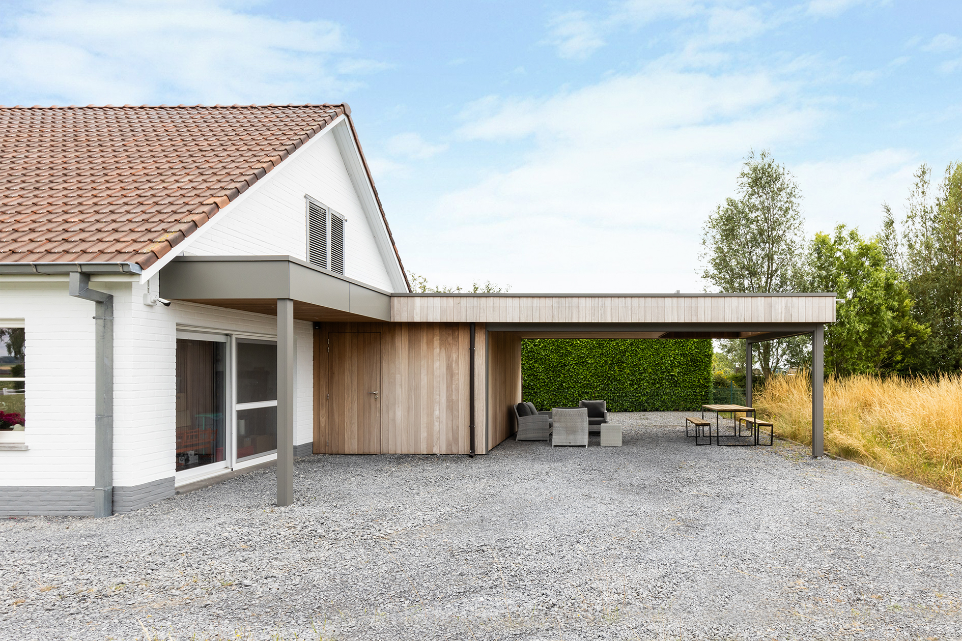 Pergola adossé avec abri et avancée