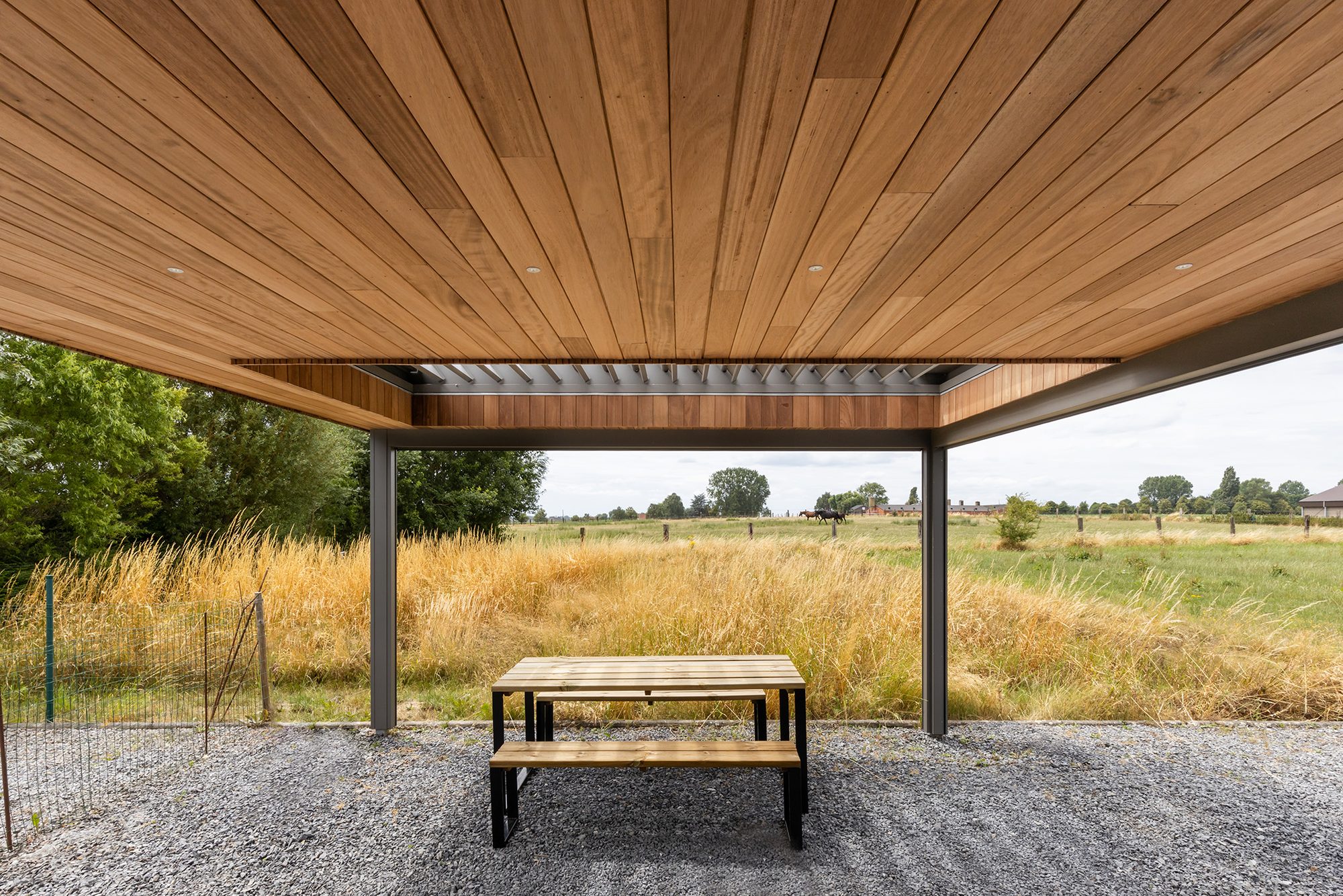 Couverture de terrasse avec toit à lamelles
