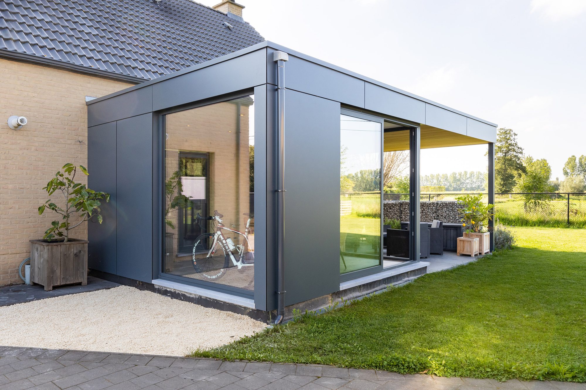 Véranda avec pergola