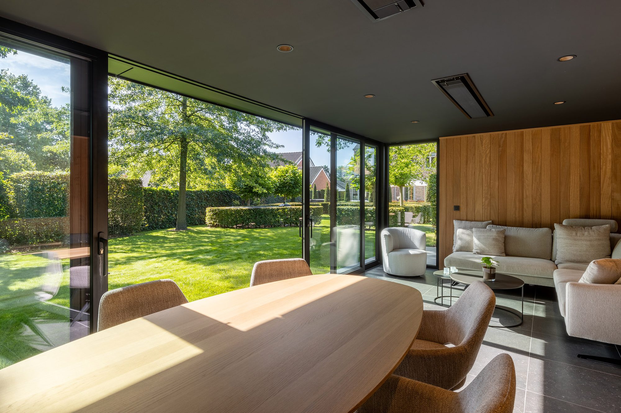 Chambre de jardin avec salon et salle à manger