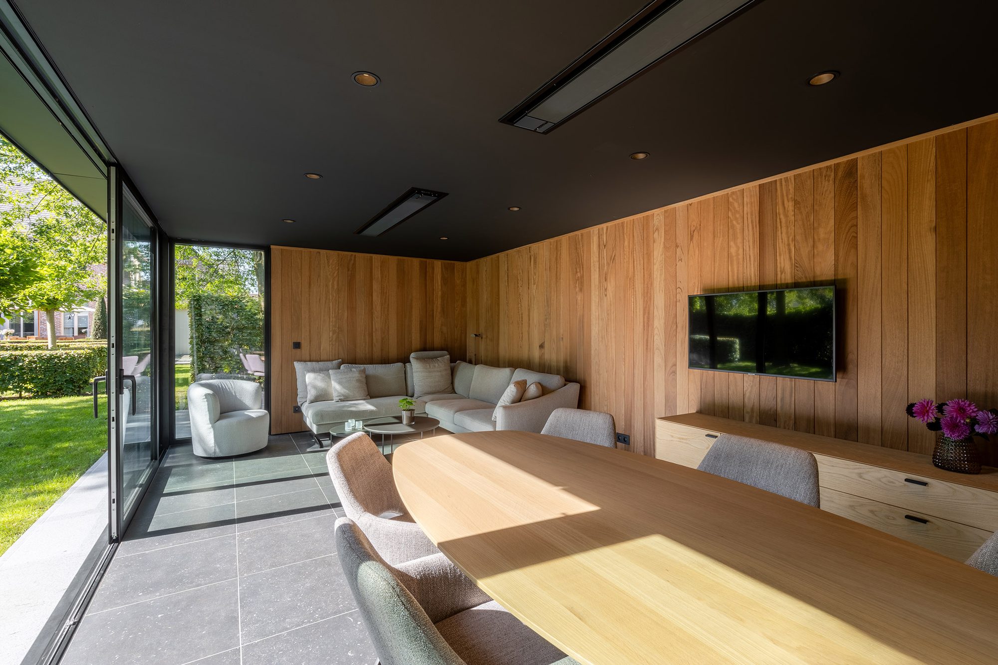 Pavillon de jardin avec salle à manger et salon