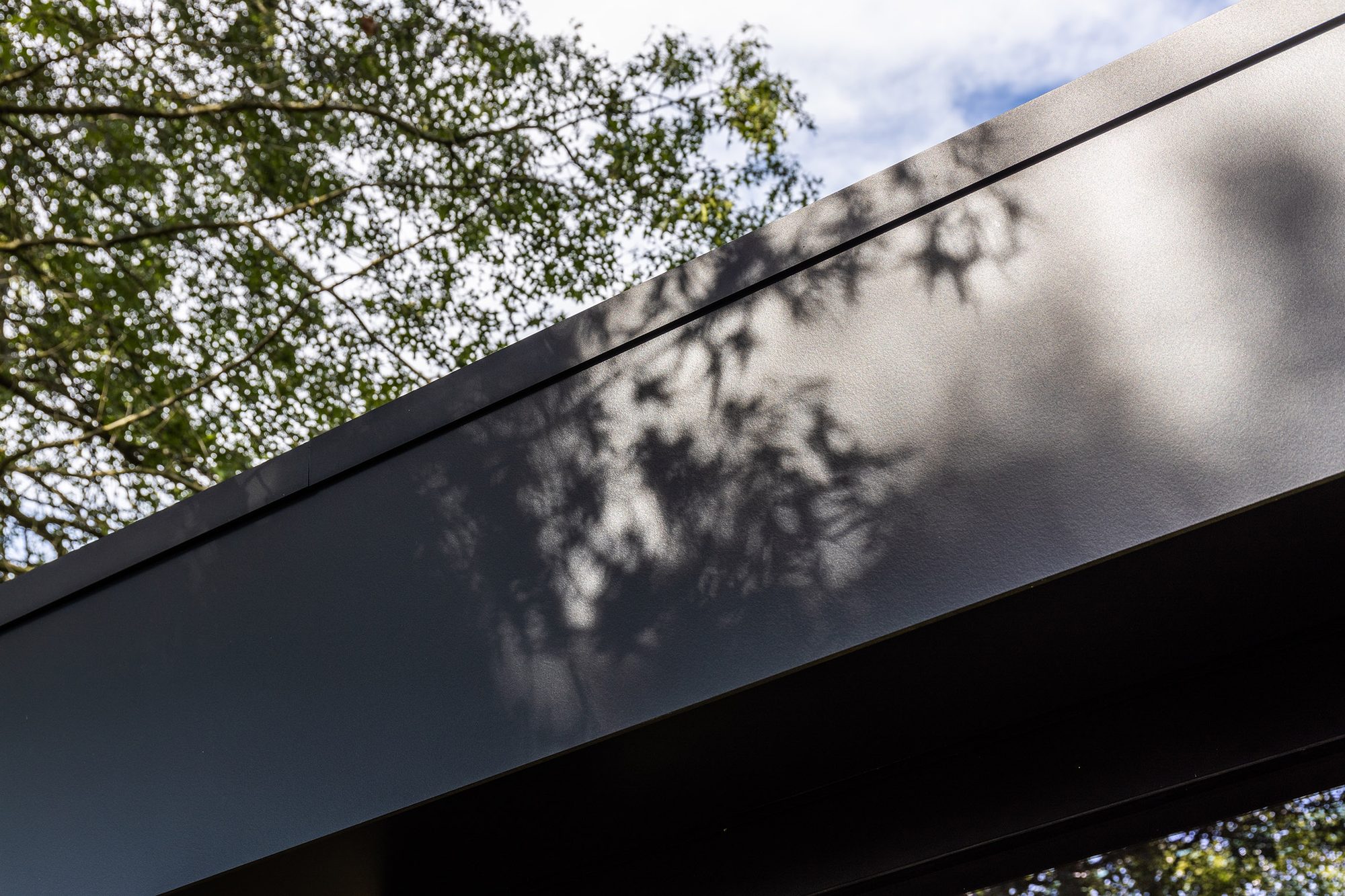 Bandeau de toiture pavillon de jardin
