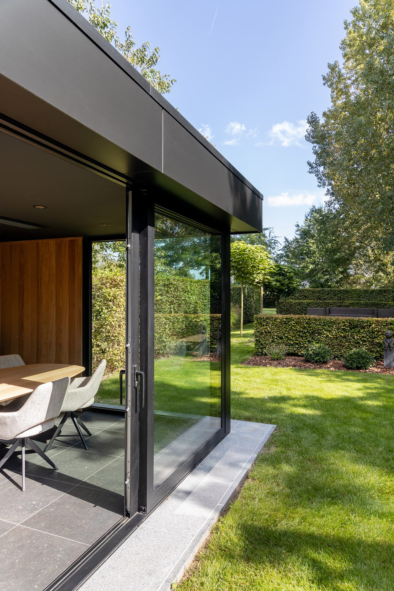Chambre de jardin avec baie coulissante