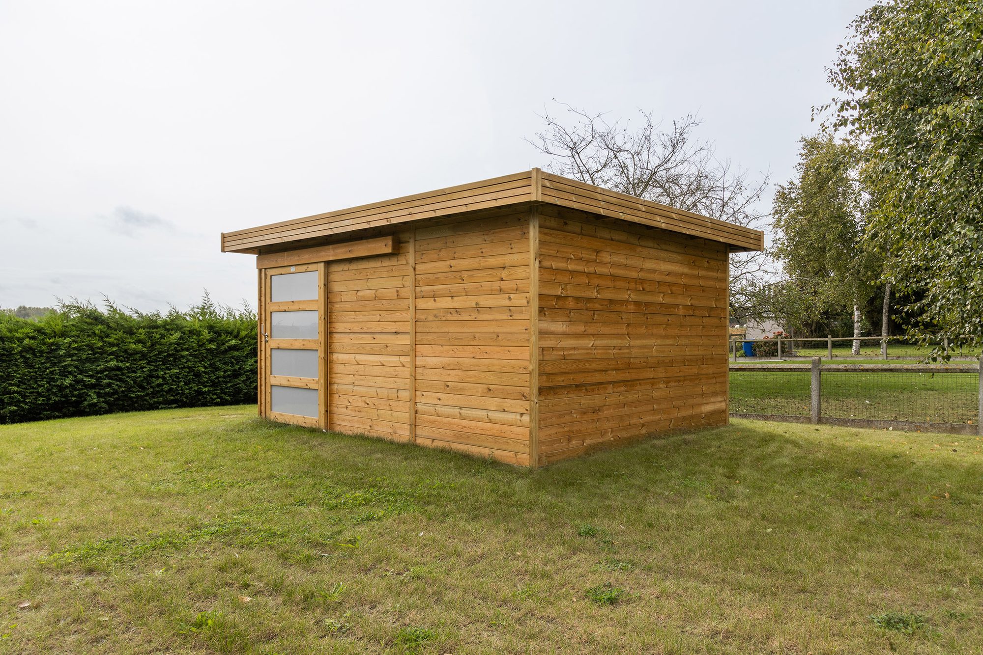 Abri de jardin moderne en bois