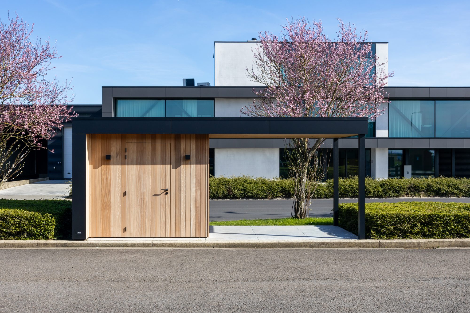 Abri de jardin moderne avec pergola
