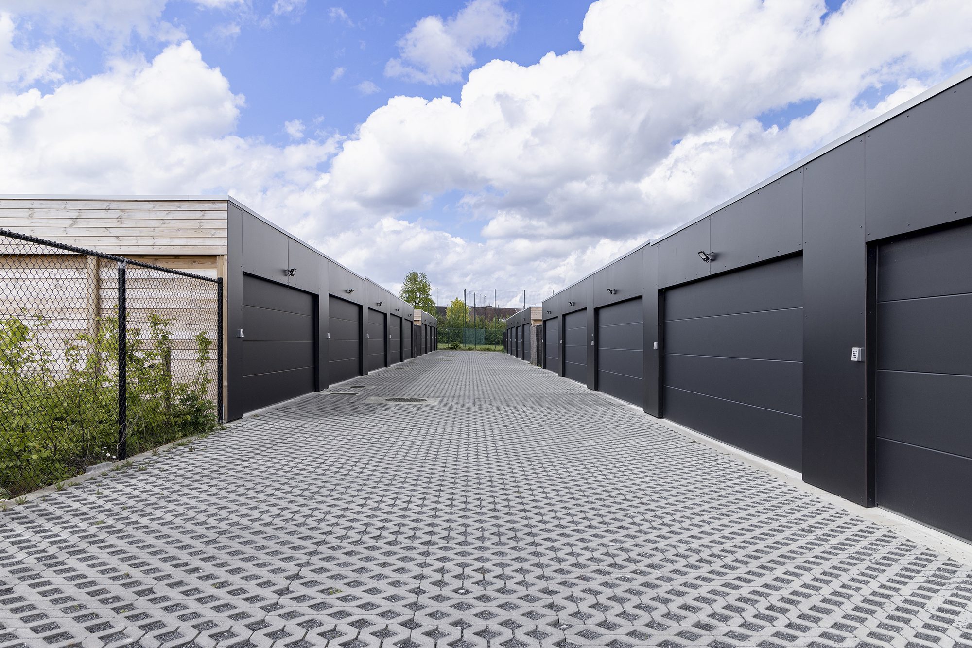Garages modernes avec Trespa et Sapin Rouge du Nord