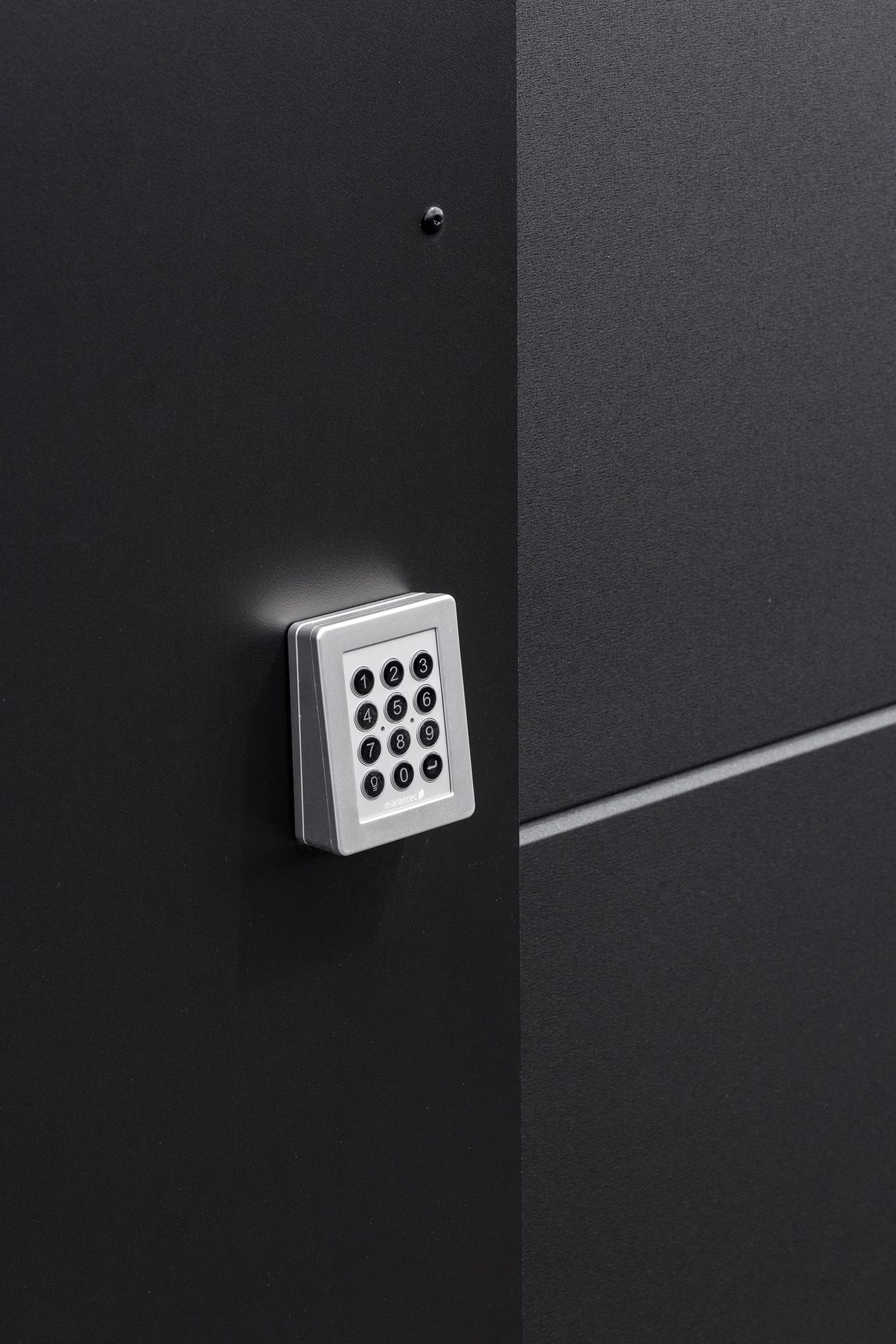 Clavier à code porte sectionnelle garage moderne