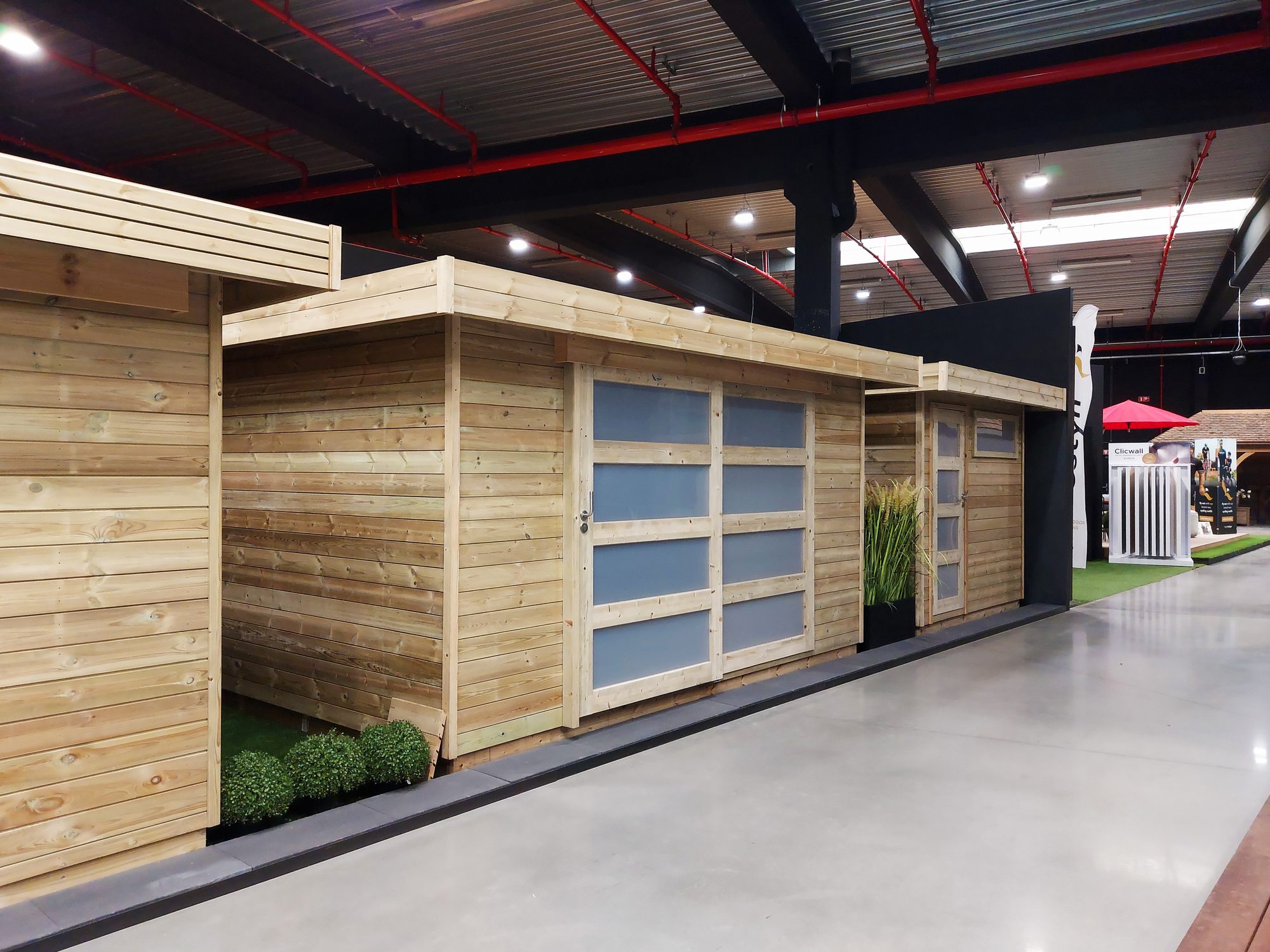 Tuinhuis met plat dak en schuifdeur