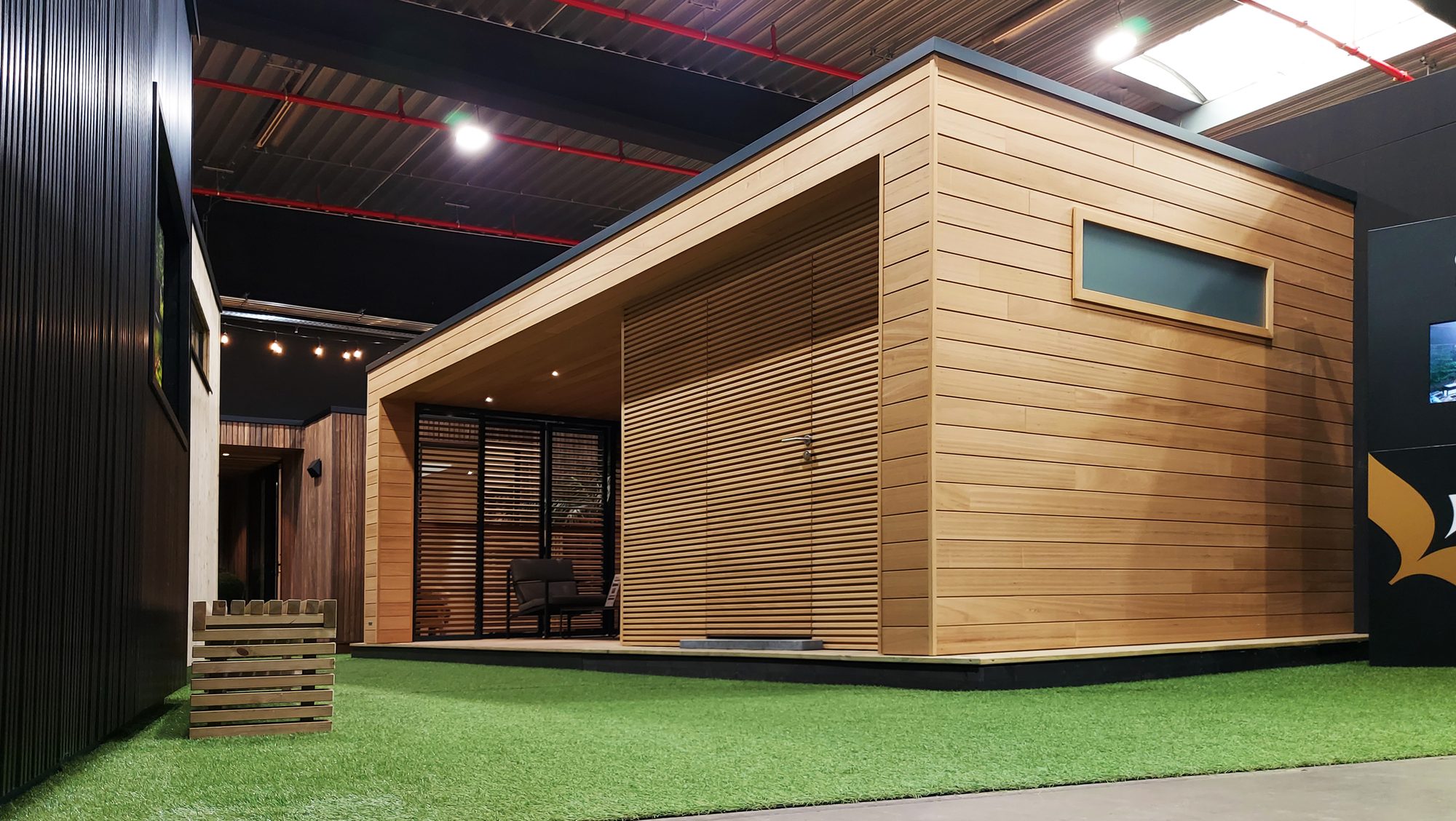 Cube tuinhuis met Thermowoodbekleding