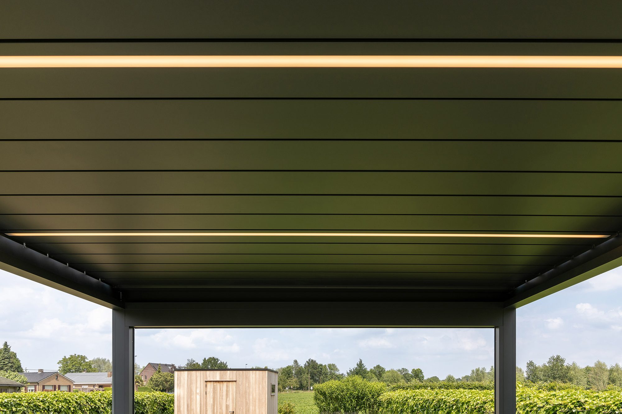 Lamellendak met LED-lijnen
