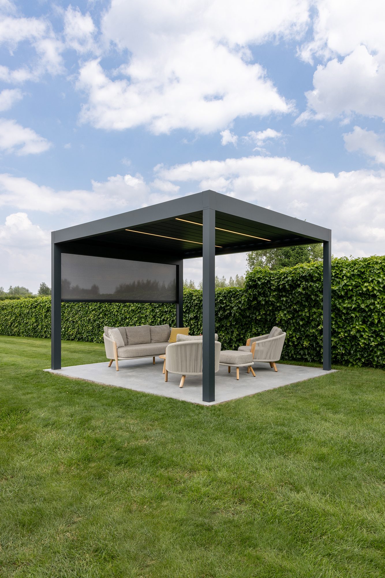 Pergola met screen