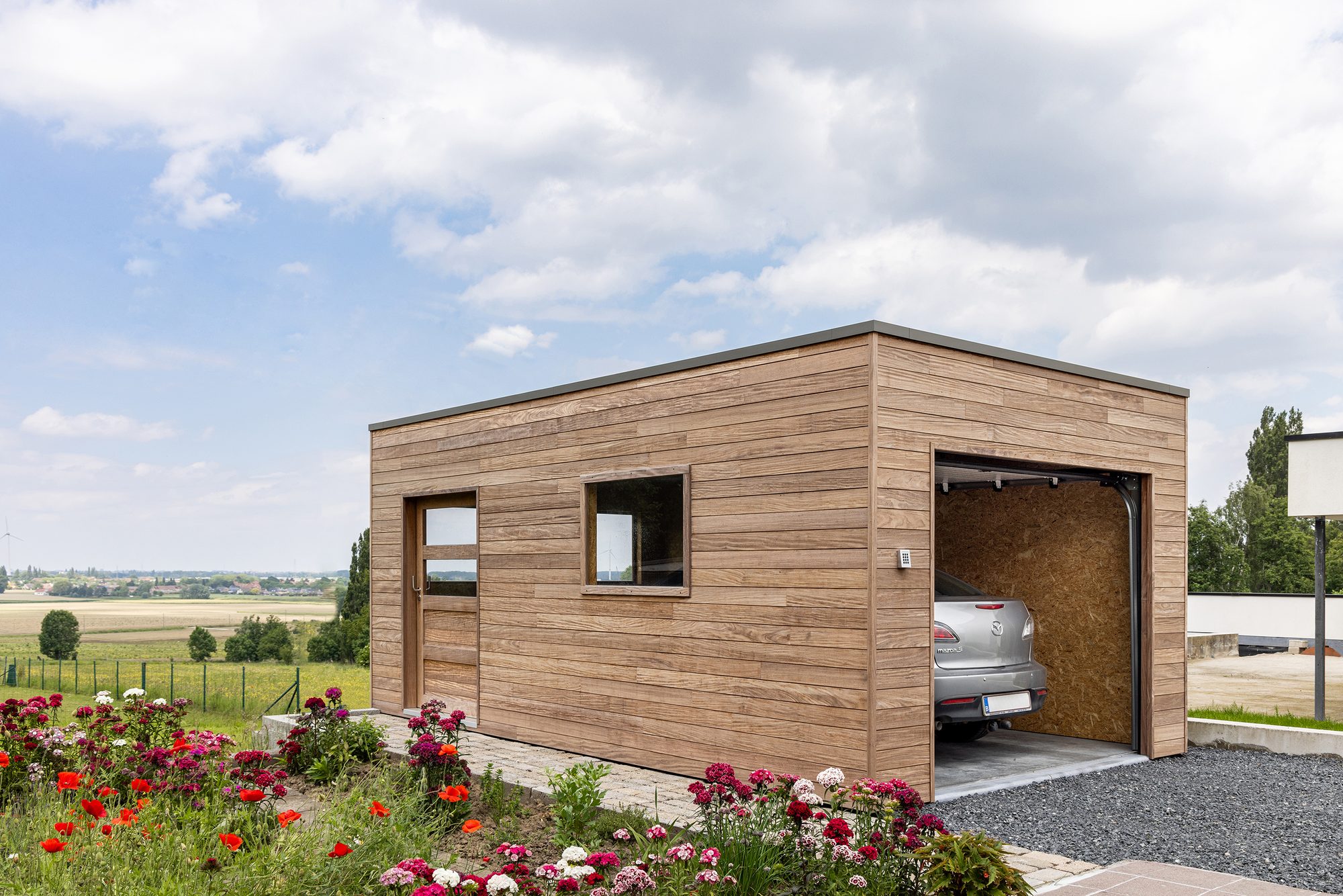 Garage en bois indépendant avec porte latérale coulissante