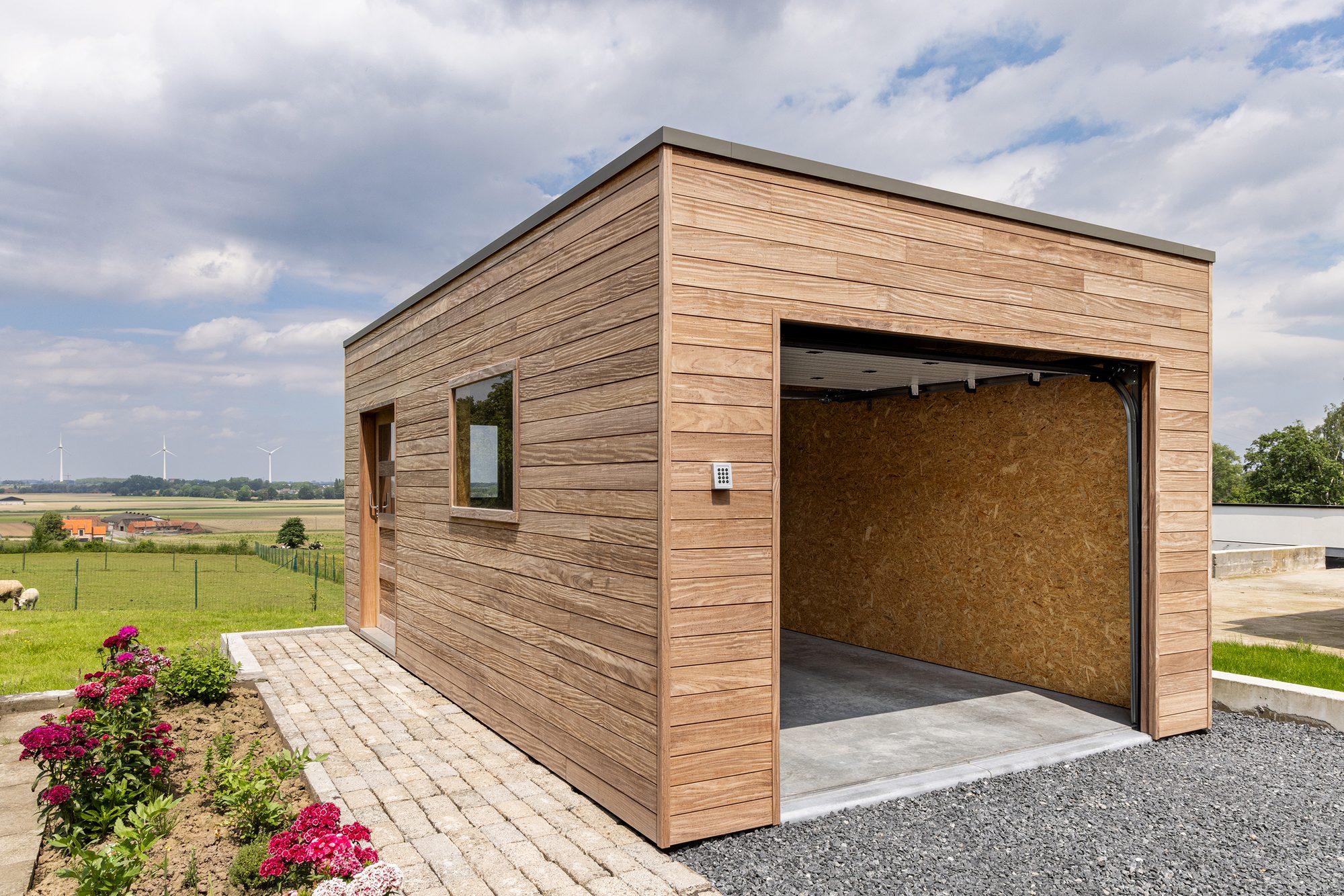 Garage en bois tropical